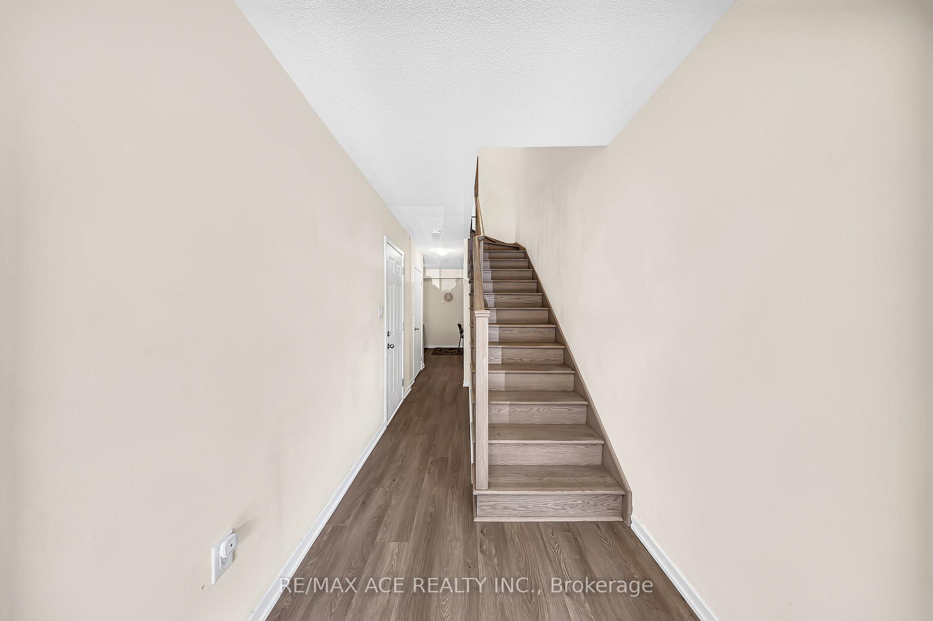 Photo 3 of 1344 Bradenton Path, Oshawa, Eastdale — HOMEH