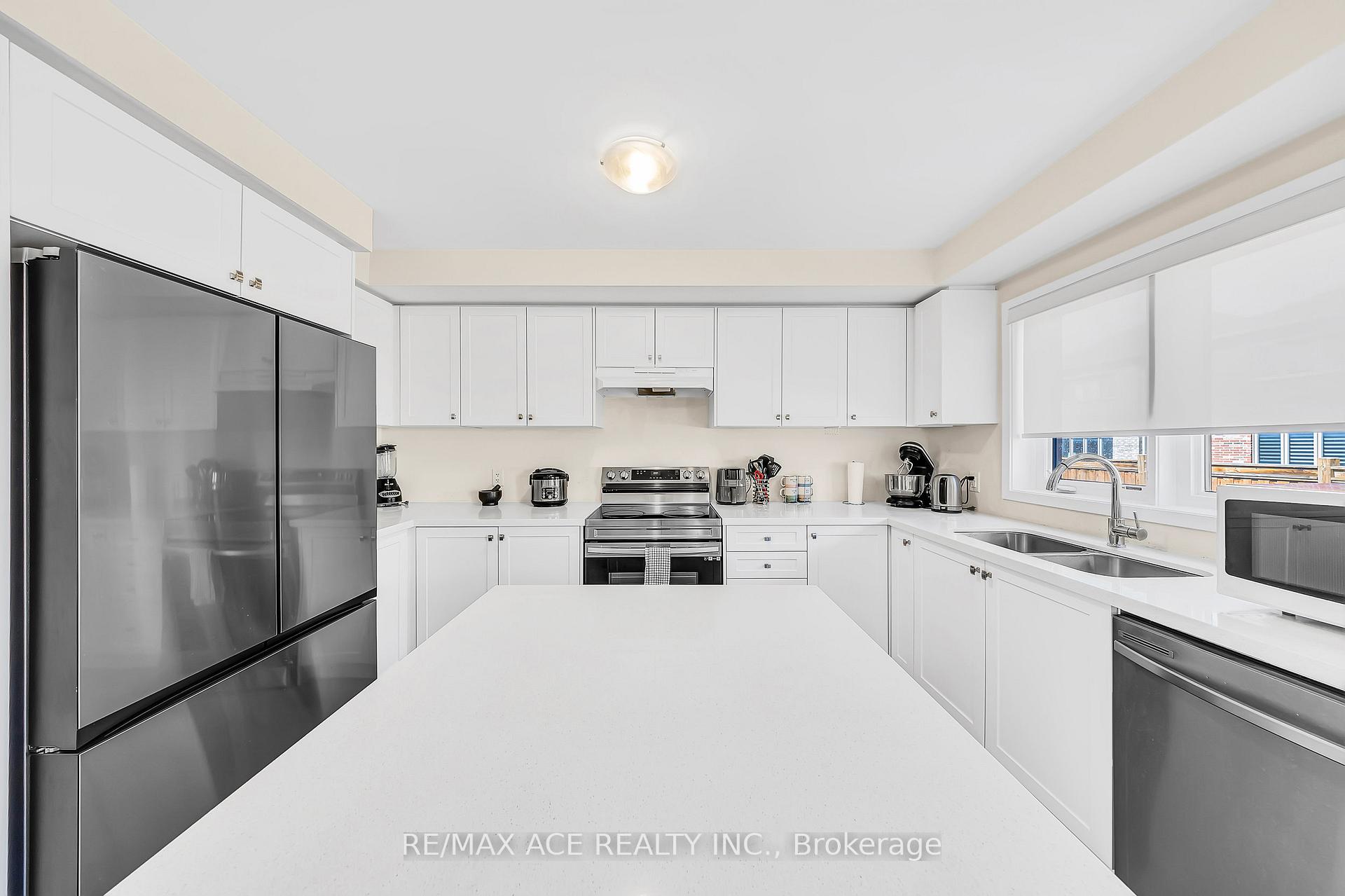 Photo 8 of 1344 Bradenton Path, Oshawa, Eastdale — HOMEH