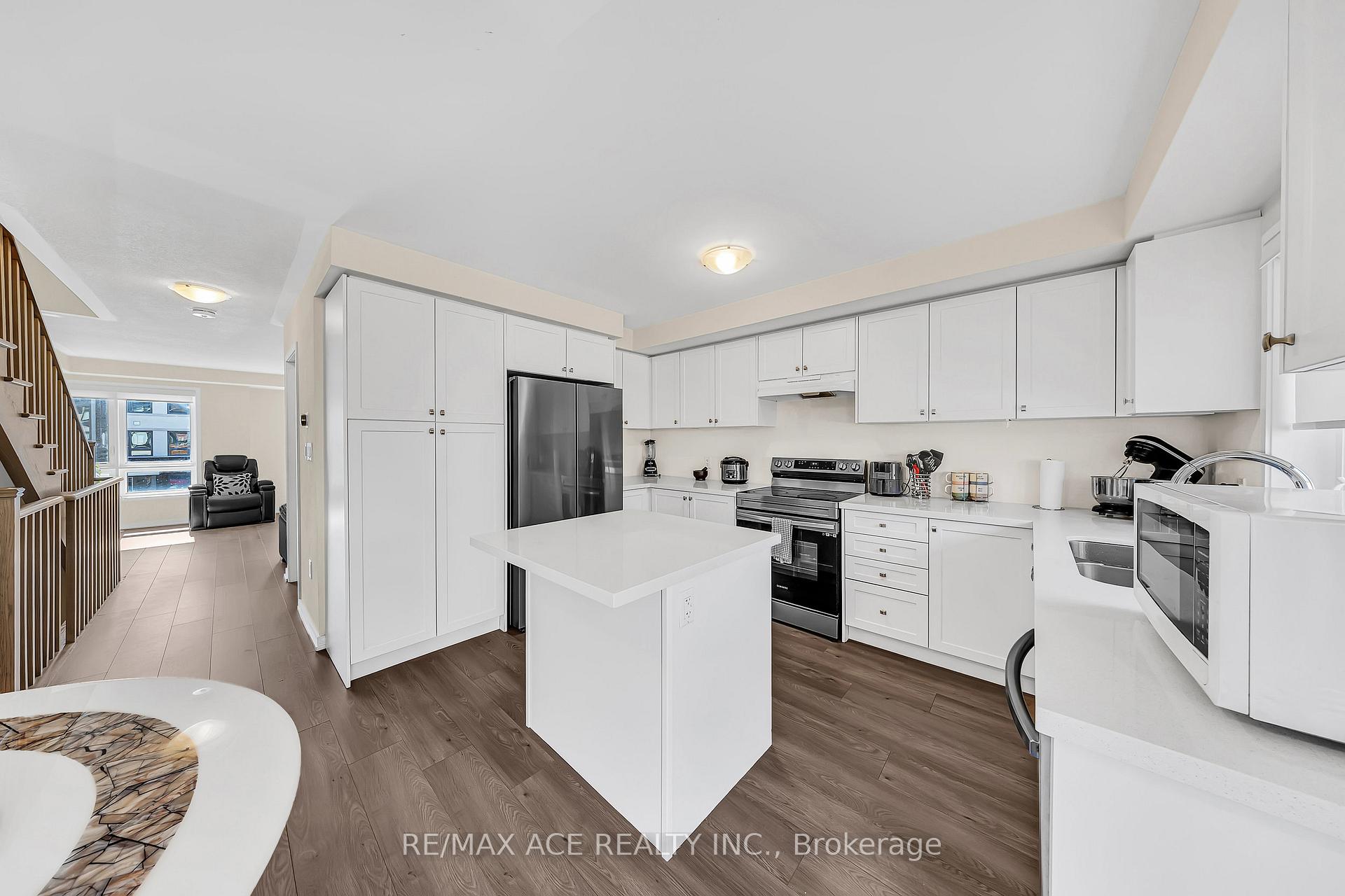 Photo 13 of 1344 Bradenton Path, Oshawa, Eastdale — HOMEH