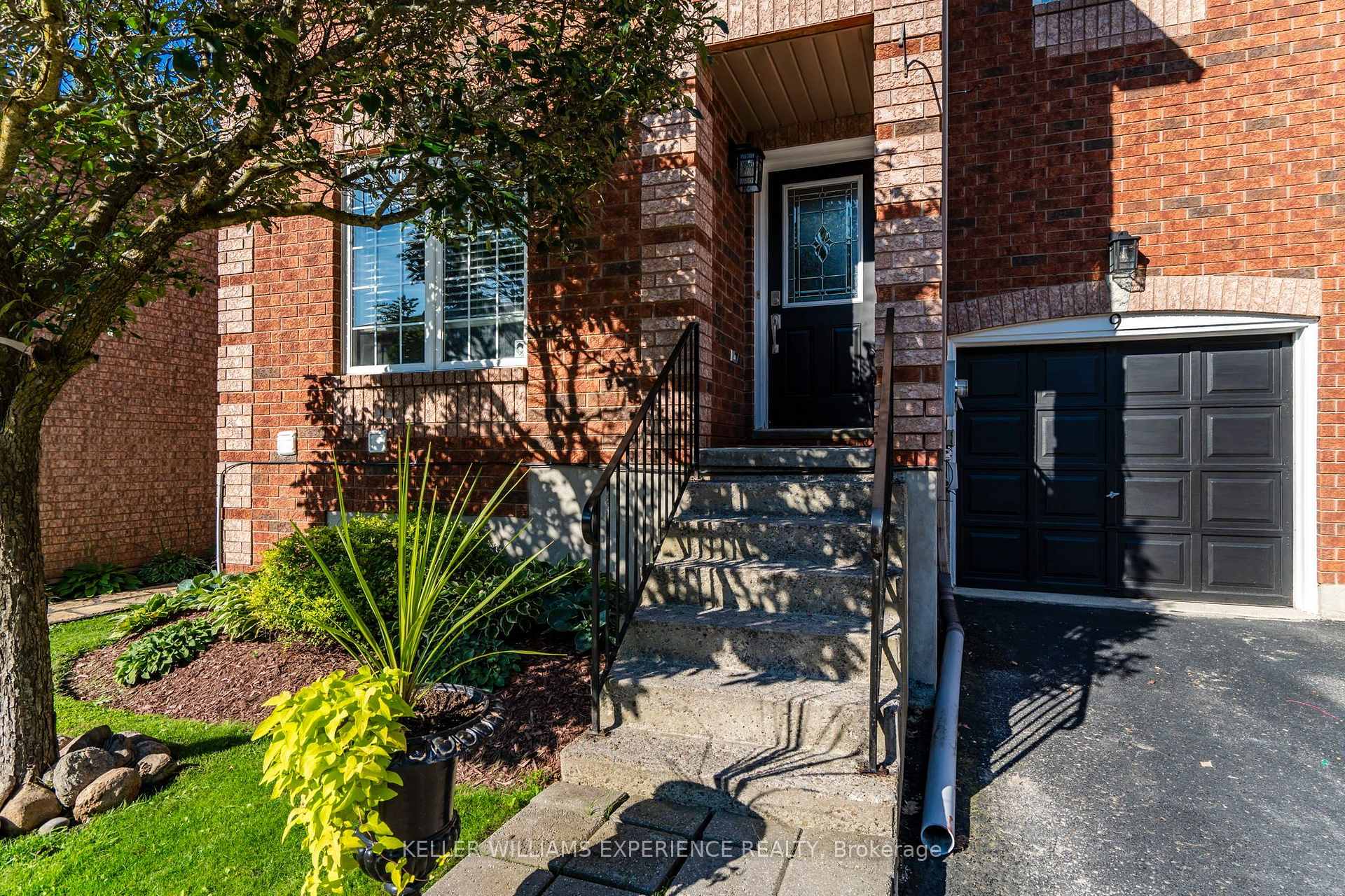 Photo 3 of Unit 9, 38 Kenwell Crescent, Barrie, Holly — HOMEH