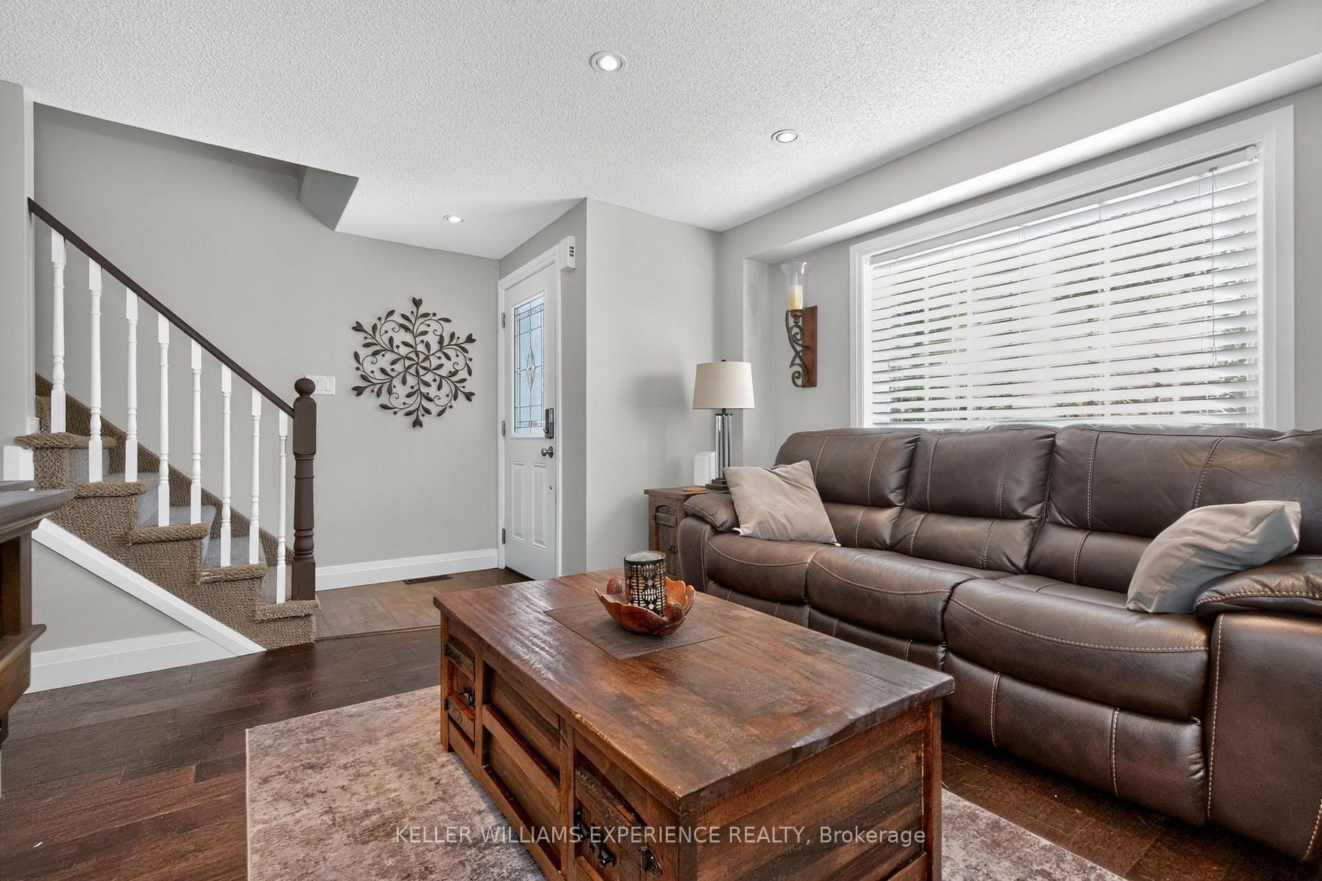 Photo 4 of Unit 9, 38 Kenwell Crescent, Barrie, Holly — HOMEH