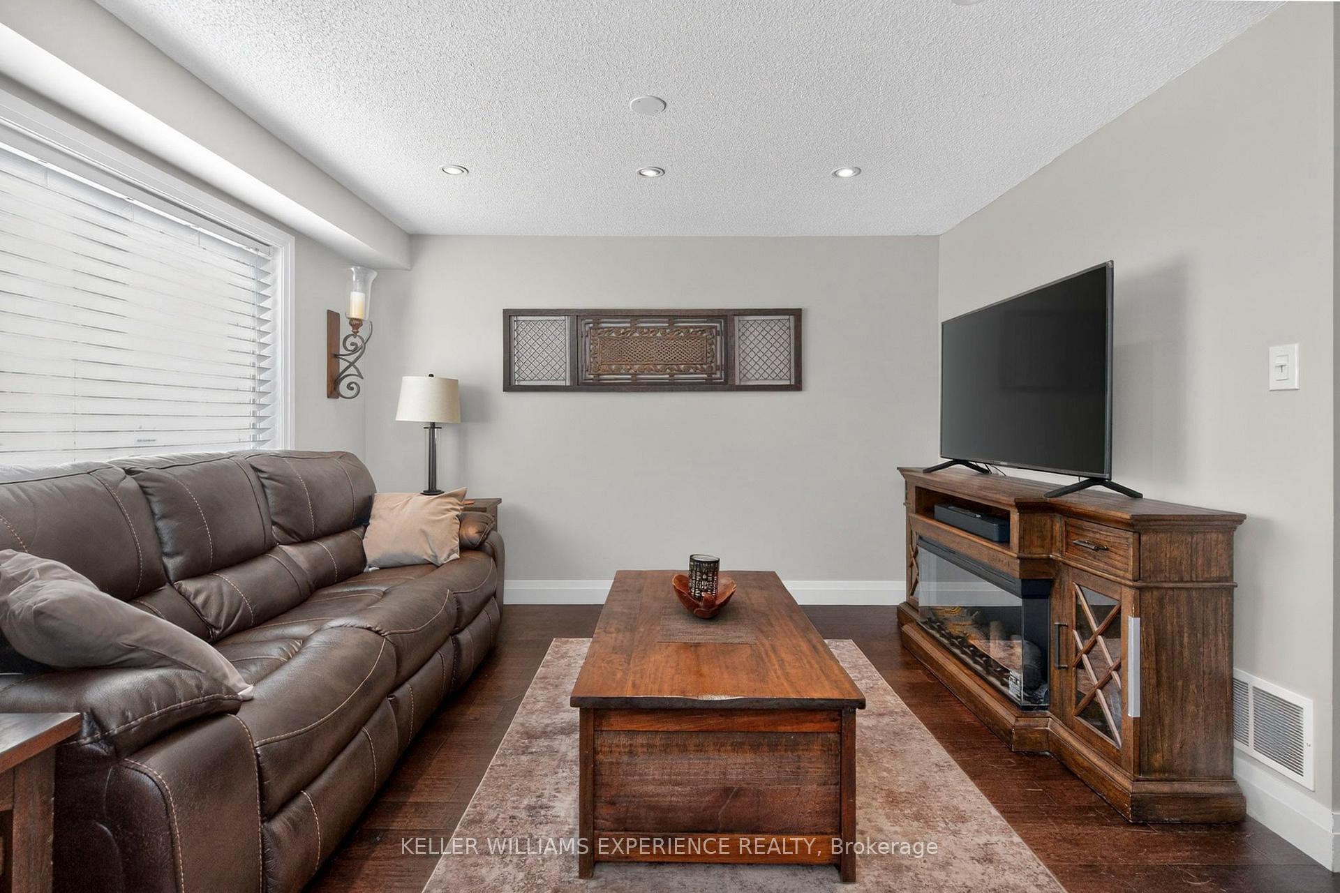 Photo 5 of Unit 9, 38 Kenwell Crescent, Barrie, Holly — HOMEH