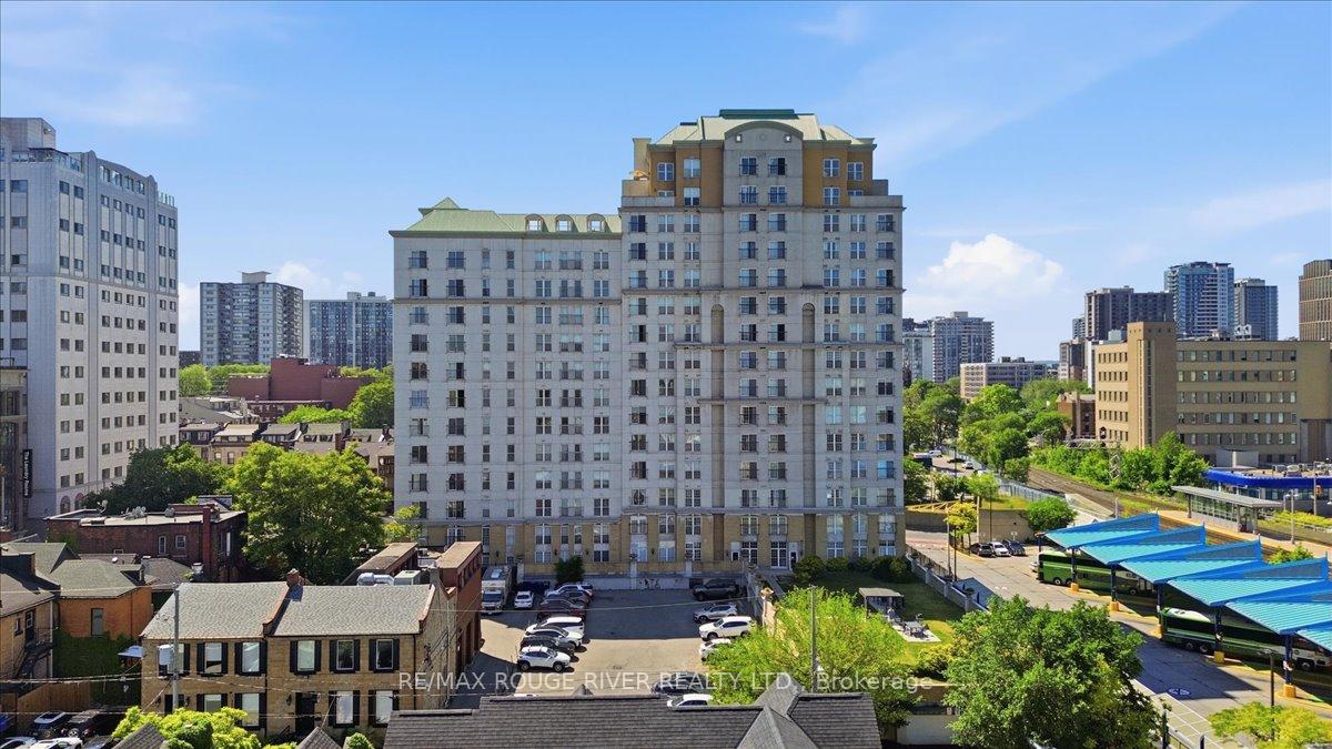 Photo of Unit 1401, 135 James Street S