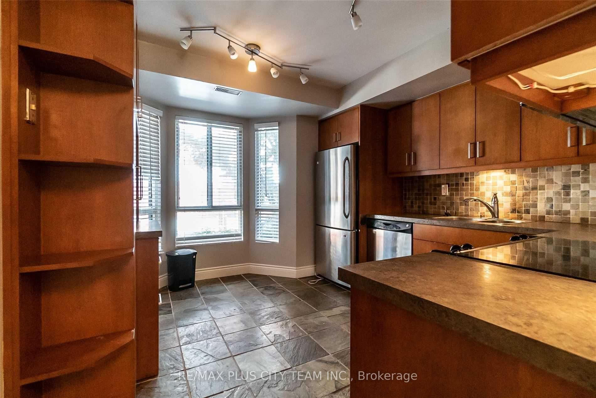 Photo 2 of Unit Th 8C, 801 King Street, Toronto, Niagara — HOMEH