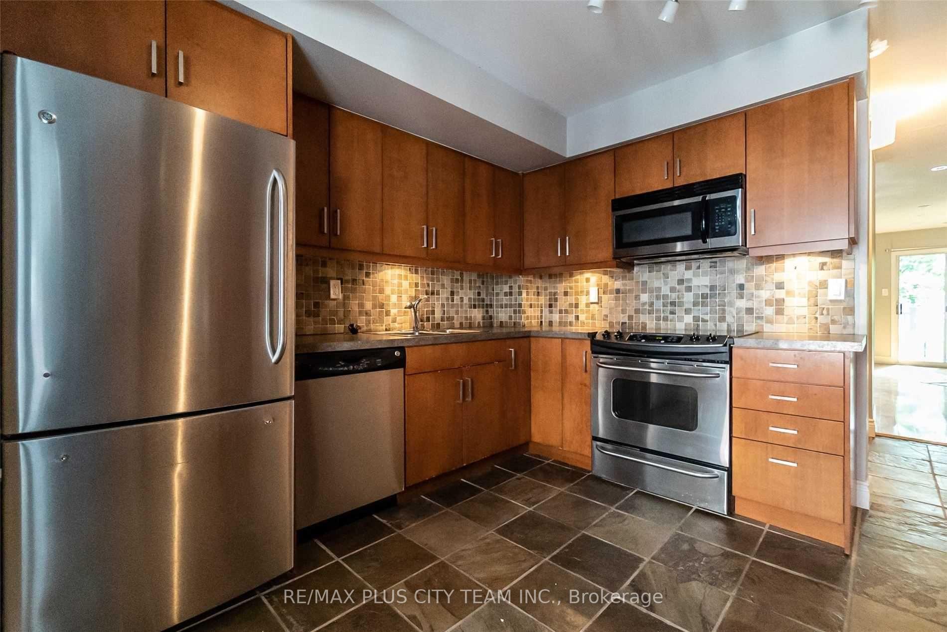 Photo 3 of Unit Th 8C, 801 King Street, Toronto, Niagara — HOMEH