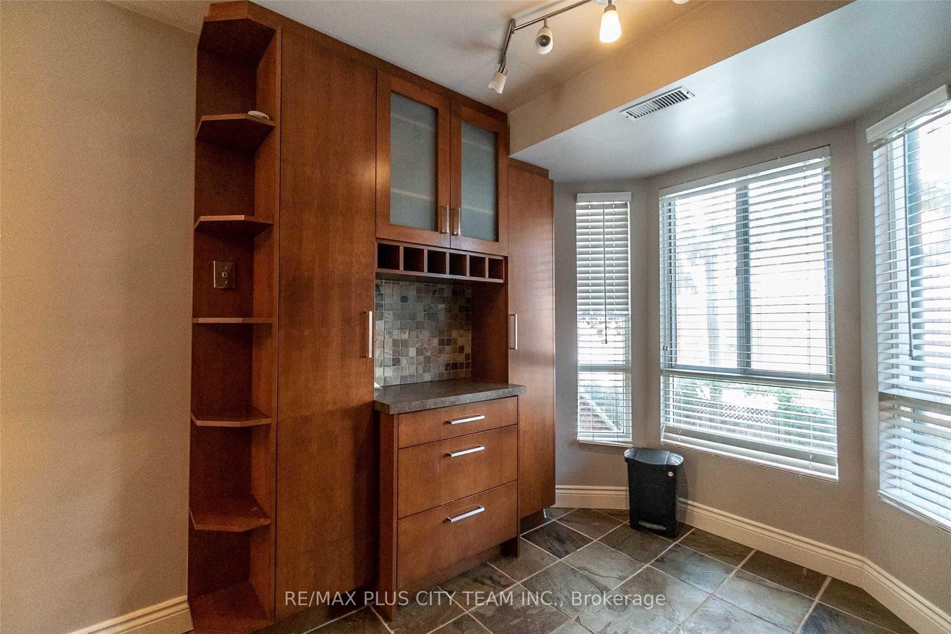 Photo 4 of Unit Th 8C, 801 King Street, Toronto, Niagara — HOMEH