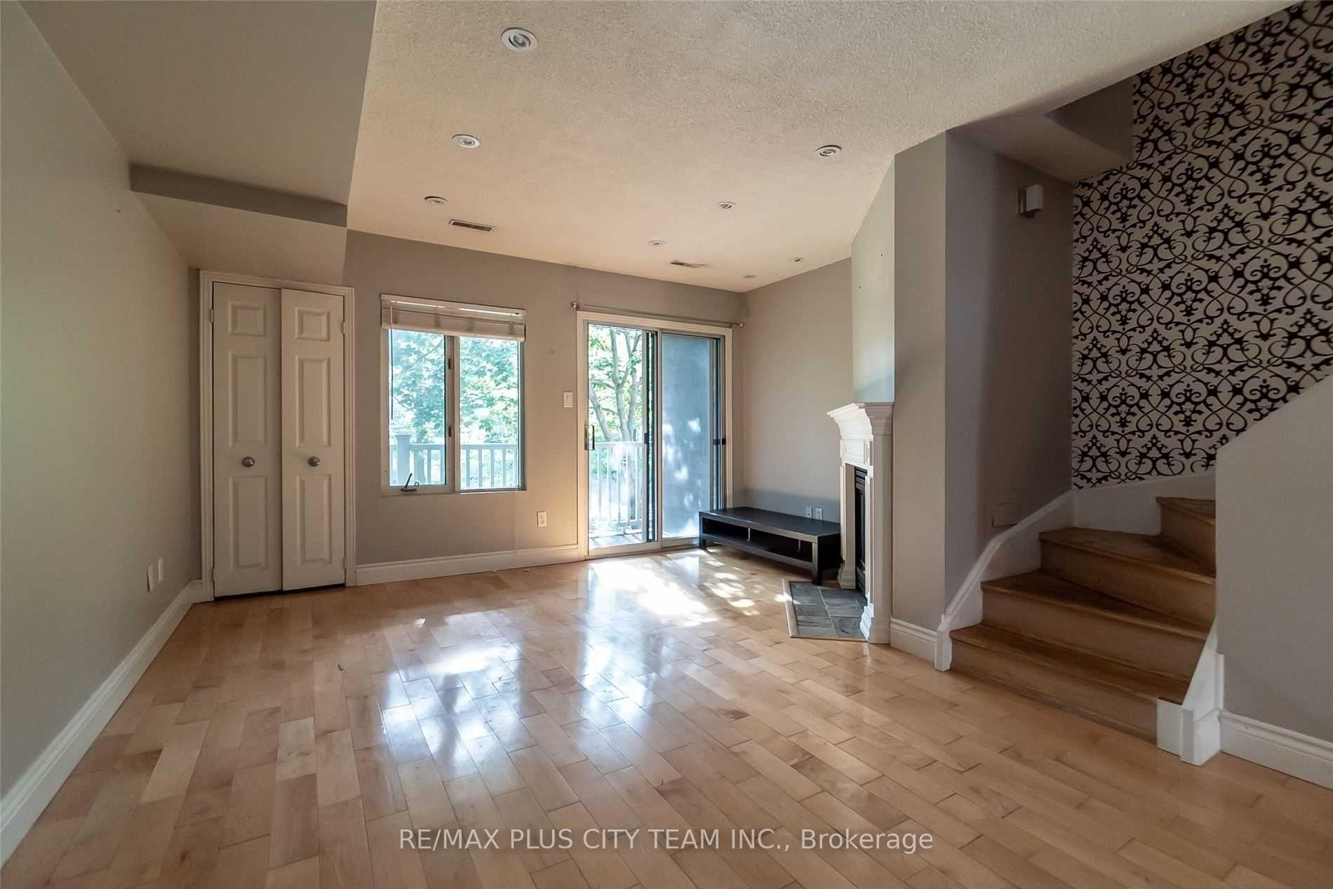 Photo 5 of Unit Th 8C, 801 King Street, Toronto, Niagara — HOMEH