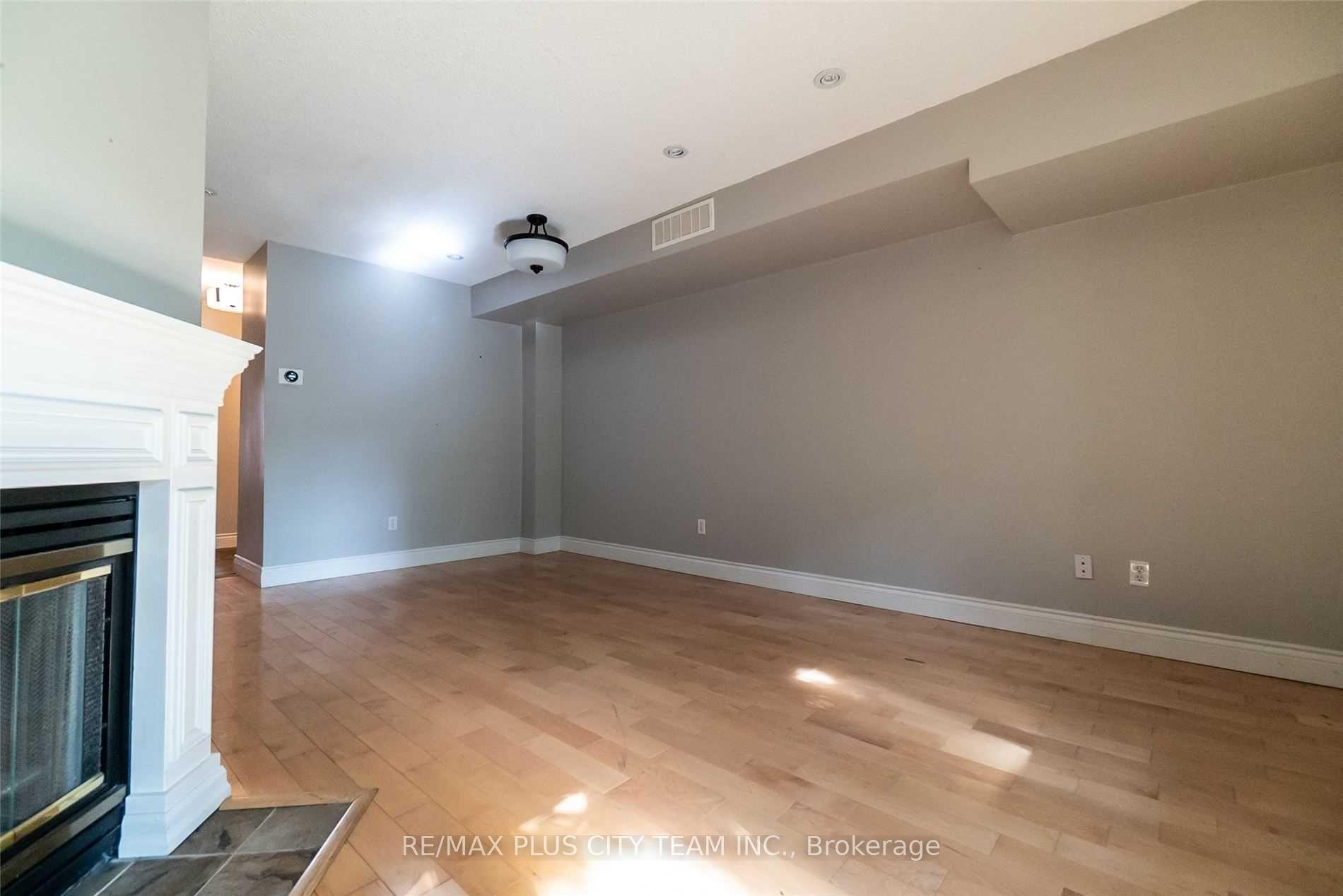 Photo 8 of Unit Th 8C, 801 King Street, Toronto, Niagara — HOMEH