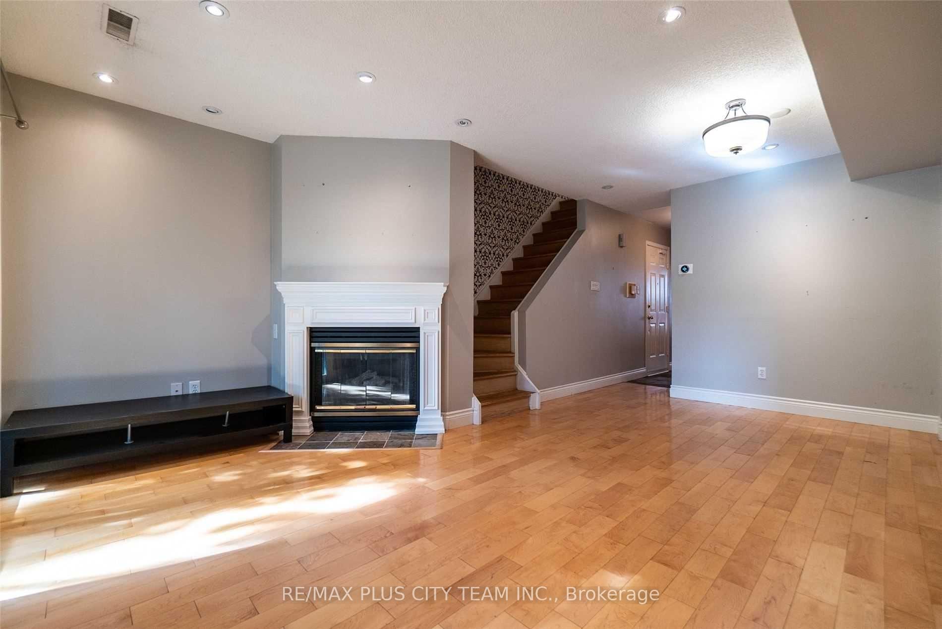 Photo 9 of Unit Th 8C, 801 King Street, Toronto, Niagara — HOMEH