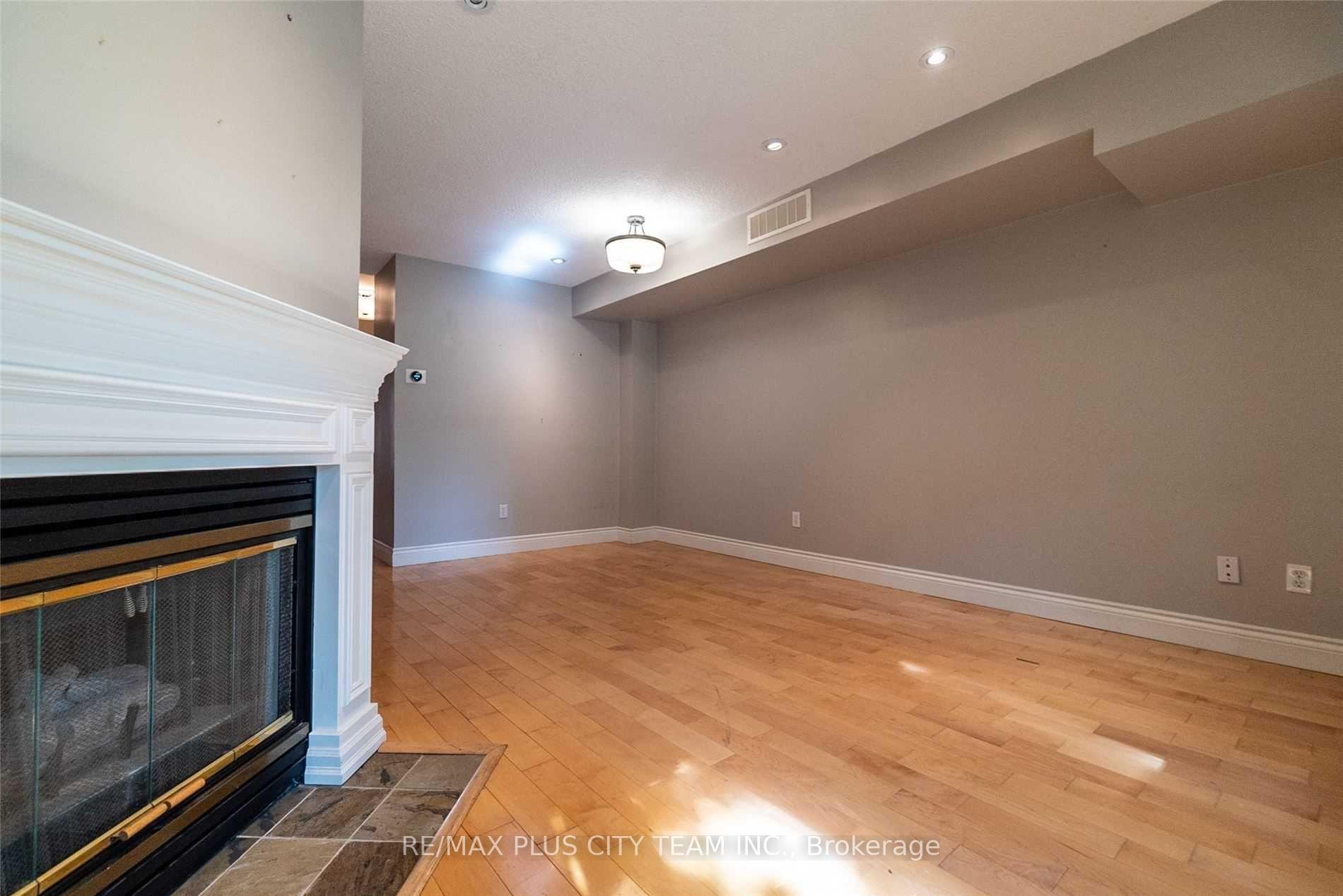 Photo 10 of Unit Th 8C, 801 King Street, Toronto, Niagara — HOMEH