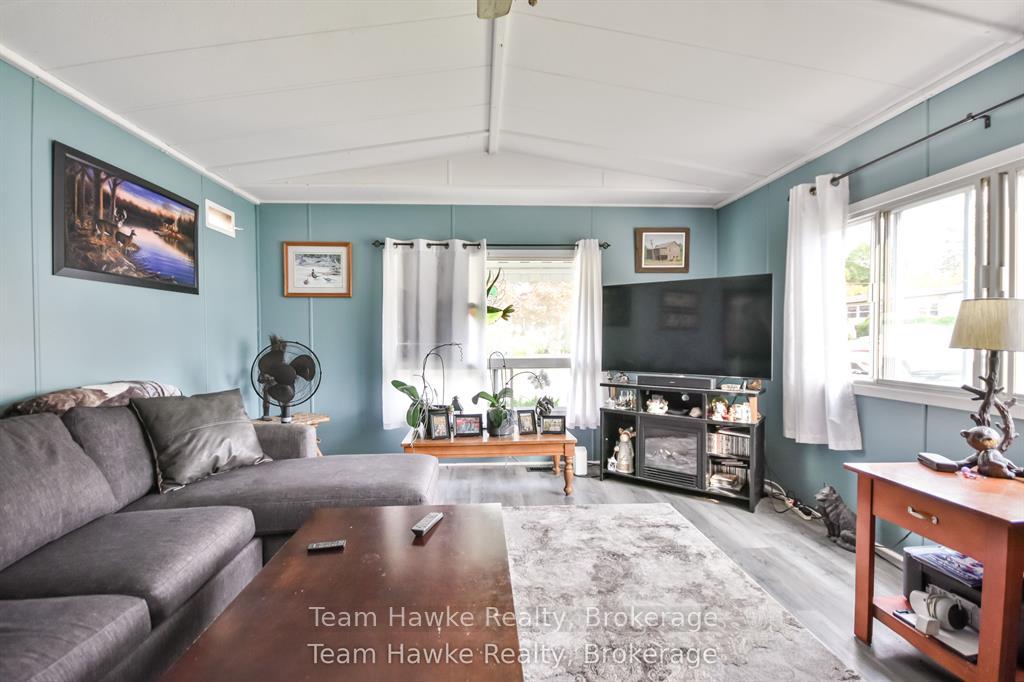 Photo 7 of 48 Northland Drive, Midland — HOMEH