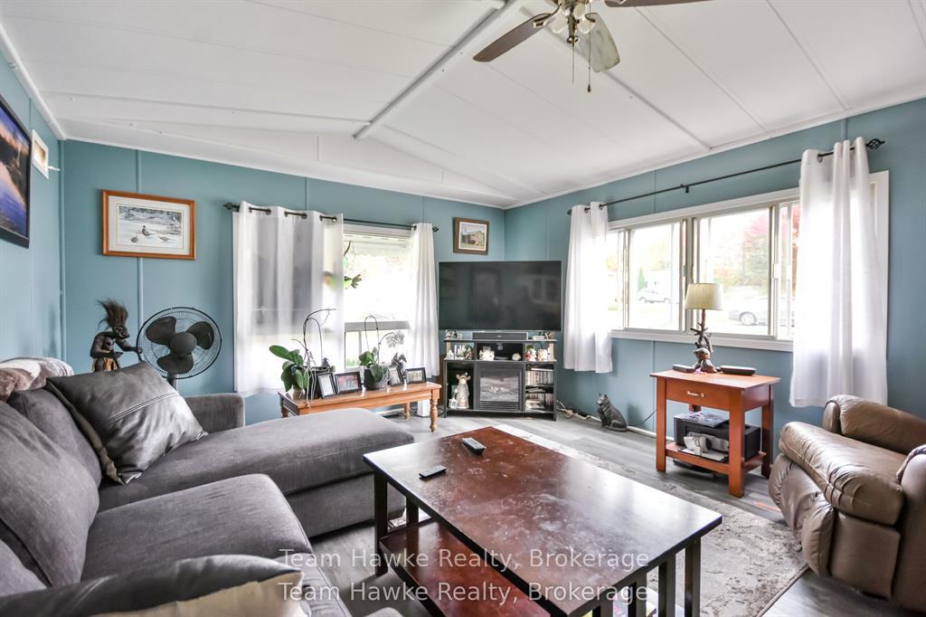 Photo 8 of 48 Northland Drive, Midland — HOMEH