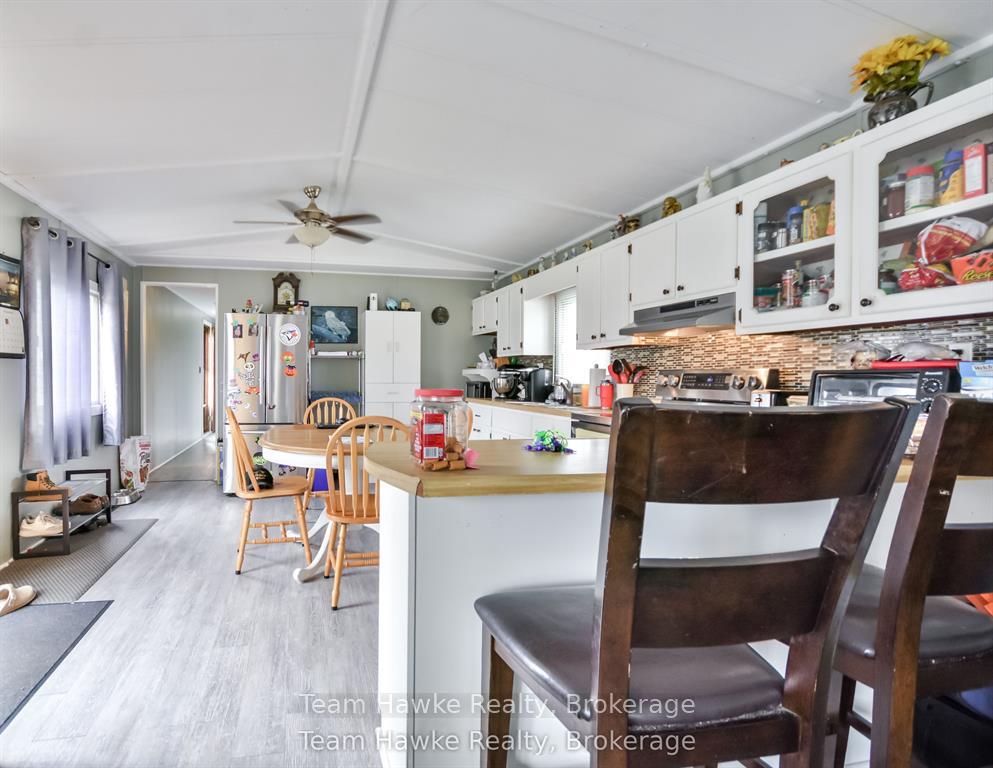 Photo 11 of 48 Northland Drive, Midland — HOMEH