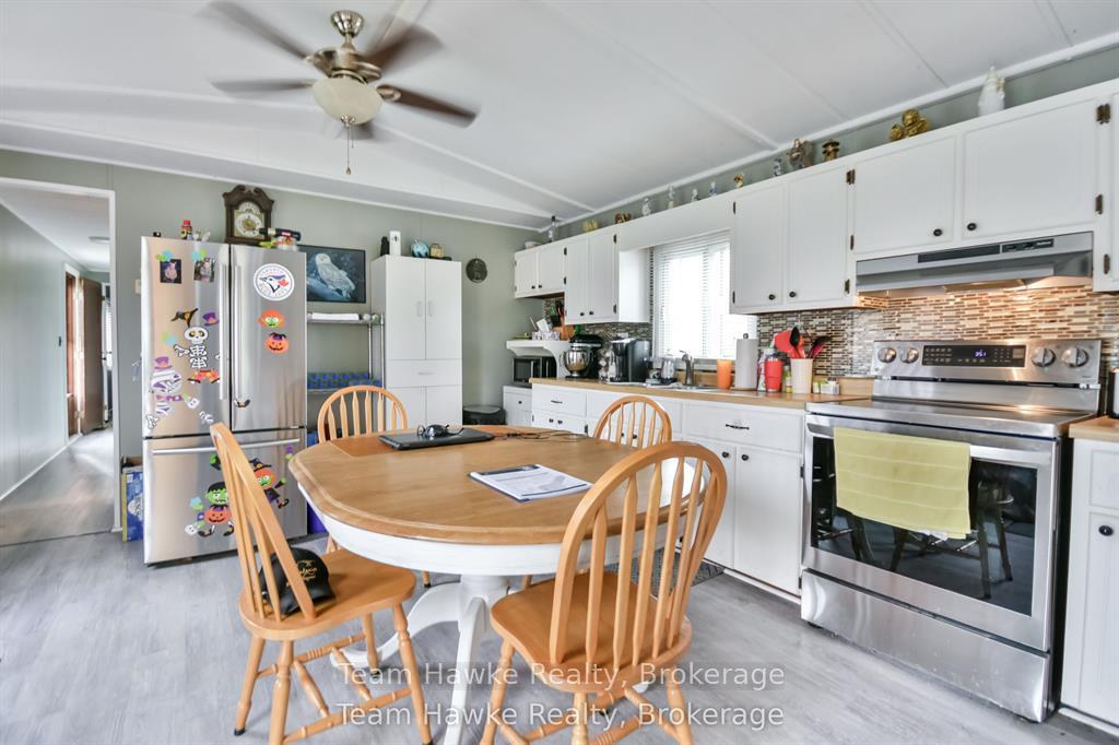 Photo 12 of 48 Northland Drive, Midland — HOMEH