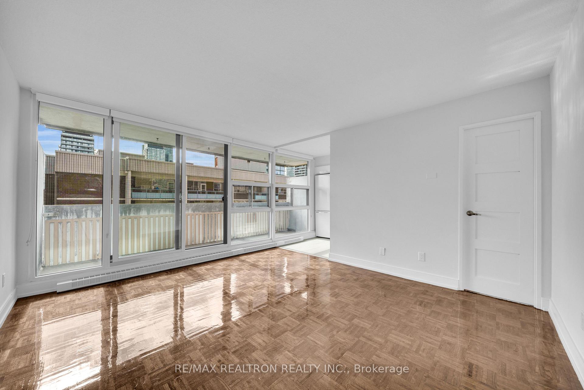 Photo 4 of Unit 2401, 33 Isabella Street, Toronto, Church-Yonge Corridor — HOMEH