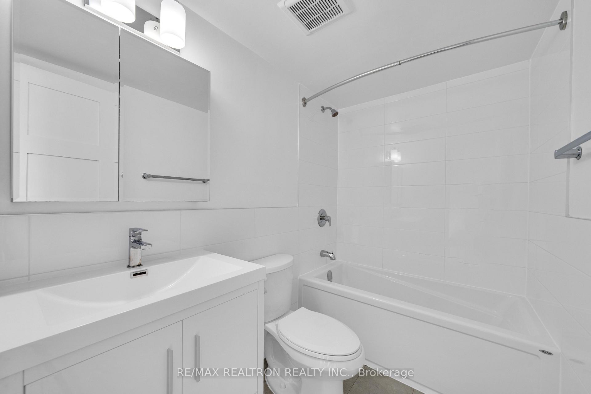 Photo 12 of Unit 2401, 33 Isabella Street, Toronto, Church-Yonge Corridor — HOMEH