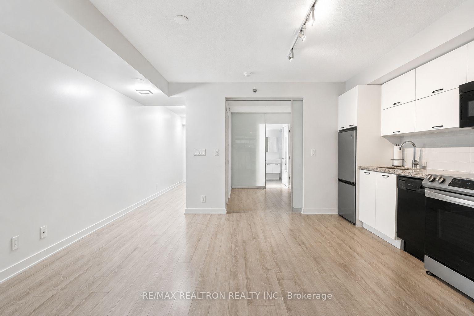 Photo 5 of Unit 309, 21 Nelson Street, Toronto, Waterfront Communities — HOMEH