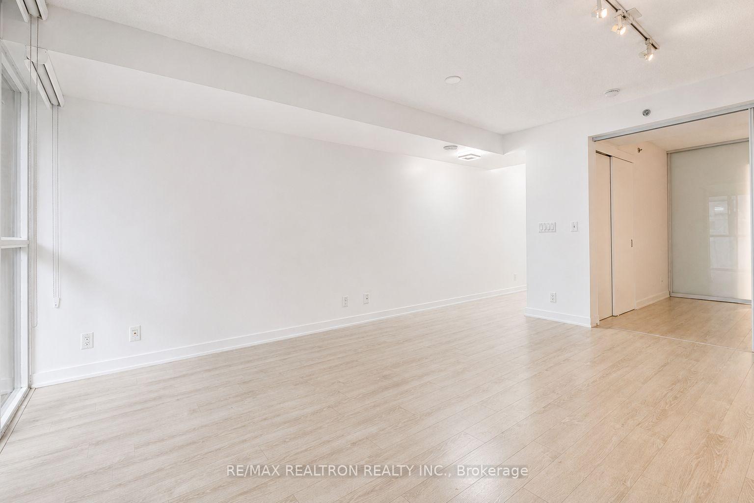 Photo 6 of Unit 309, 21 Nelson Street, Toronto, Waterfront Communities — HOMEH