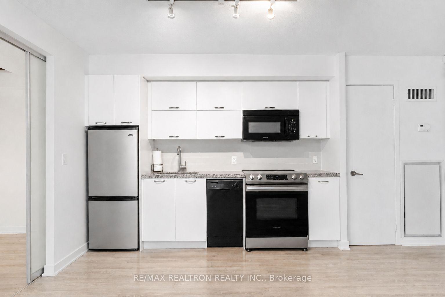 Photo 7 of Unit 309, 21 Nelson Street, Toronto, Waterfront Communities — HOMEH