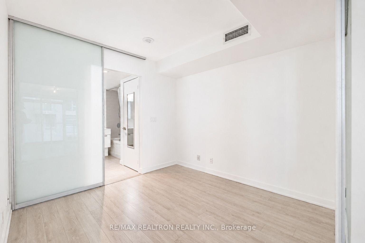 Photo 10 of Unit 309, 21 Nelson Street, Toronto, Waterfront Communities — HOMEH