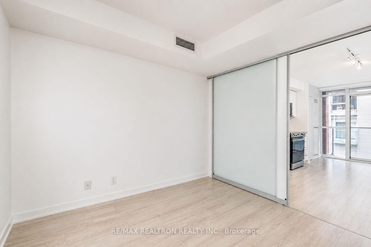 Photo 11 of Unit 309, 21 Nelson Street, Toronto, Waterfront Communities — HOMEH
