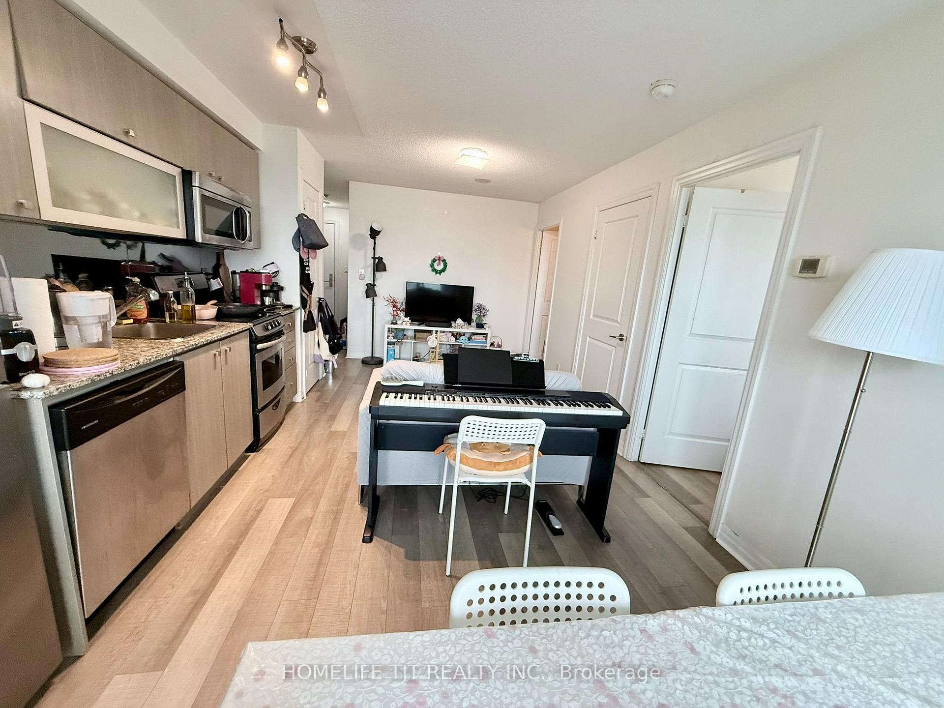 Photo 4 of Unit 601, 2015 Sheppard Avenue E, North York, Henry Farm — HOMEH