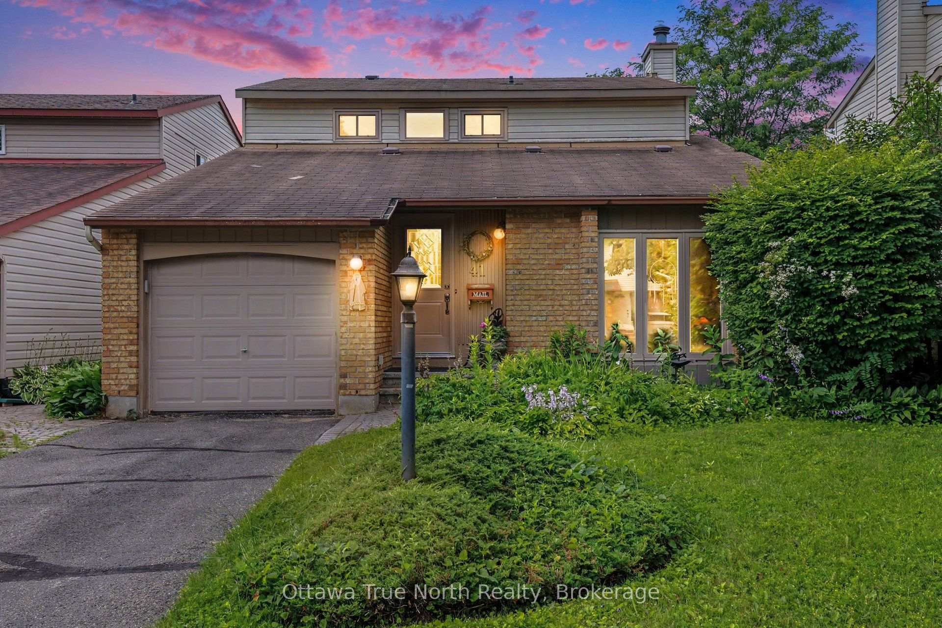 Photo 2 of 41 Aldgate Crescent, Ottawa, Barrhaven - Pheasant Run — HOMEH