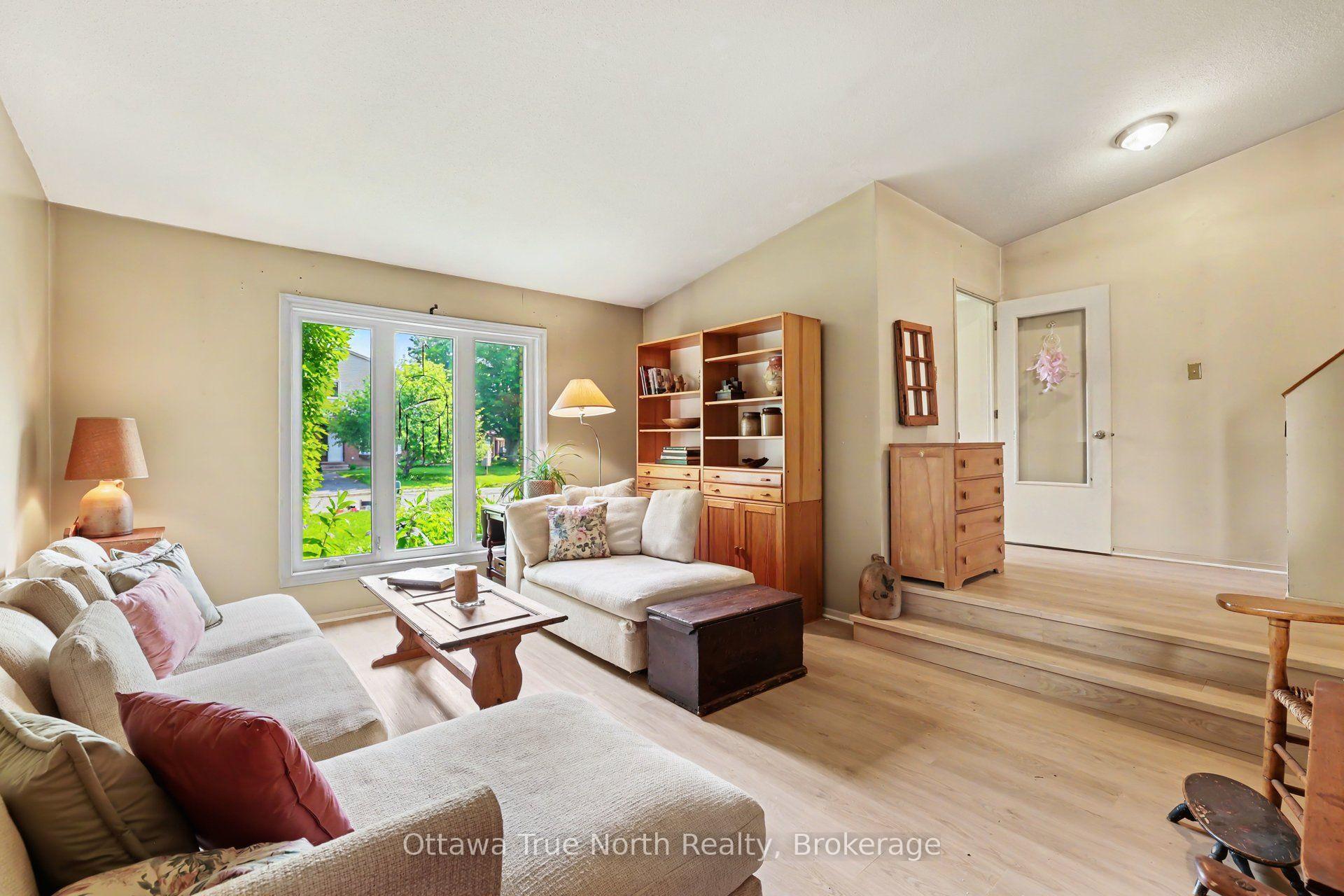 Photo 5 of 41 Aldgate Crescent, Ottawa, Barrhaven - Pheasant Run — HOMEH