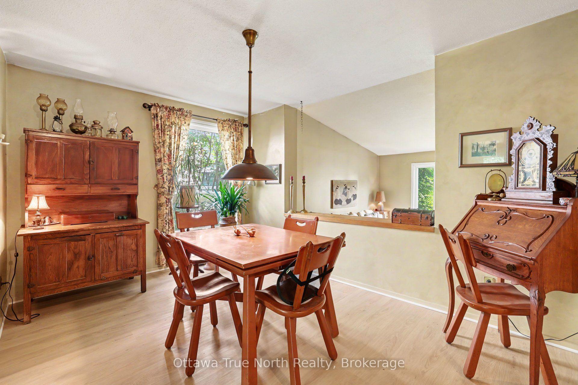 Photo 8 of 41 Aldgate Crescent, Ottawa, Barrhaven - Pheasant Run — HOMEH