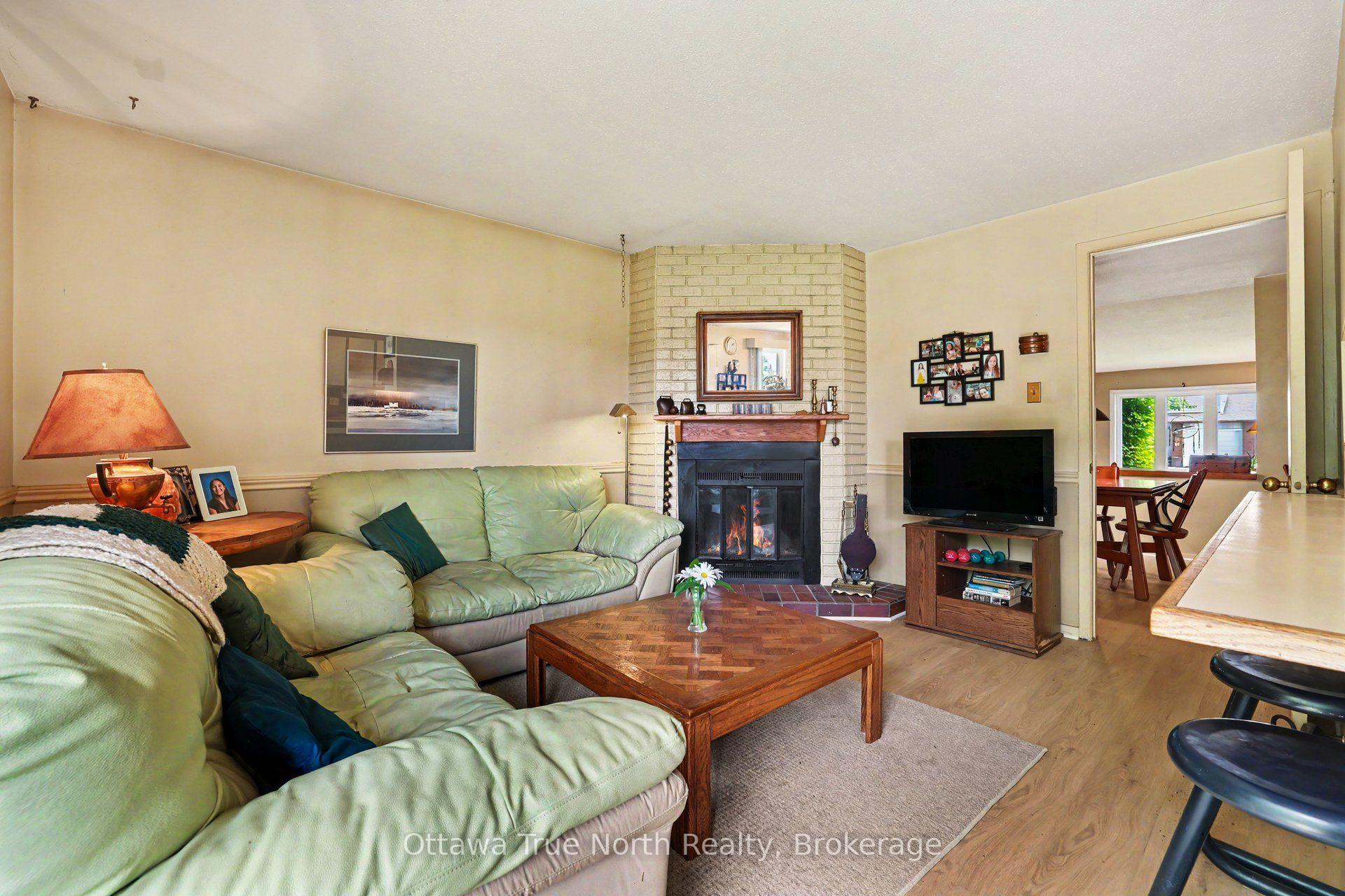Photo 9 of 41 Aldgate Crescent, Ottawa, Barrhaven - Pheasant Run — HOMEH