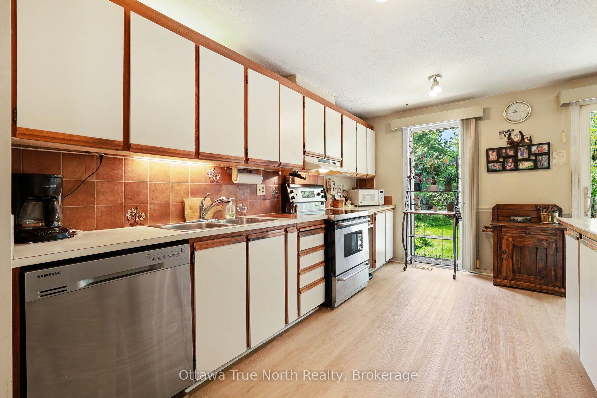 Photo 11 of 41 Aldgate Crescent, Ottawa, Barrhaven - Pheasant Run — HOMEH