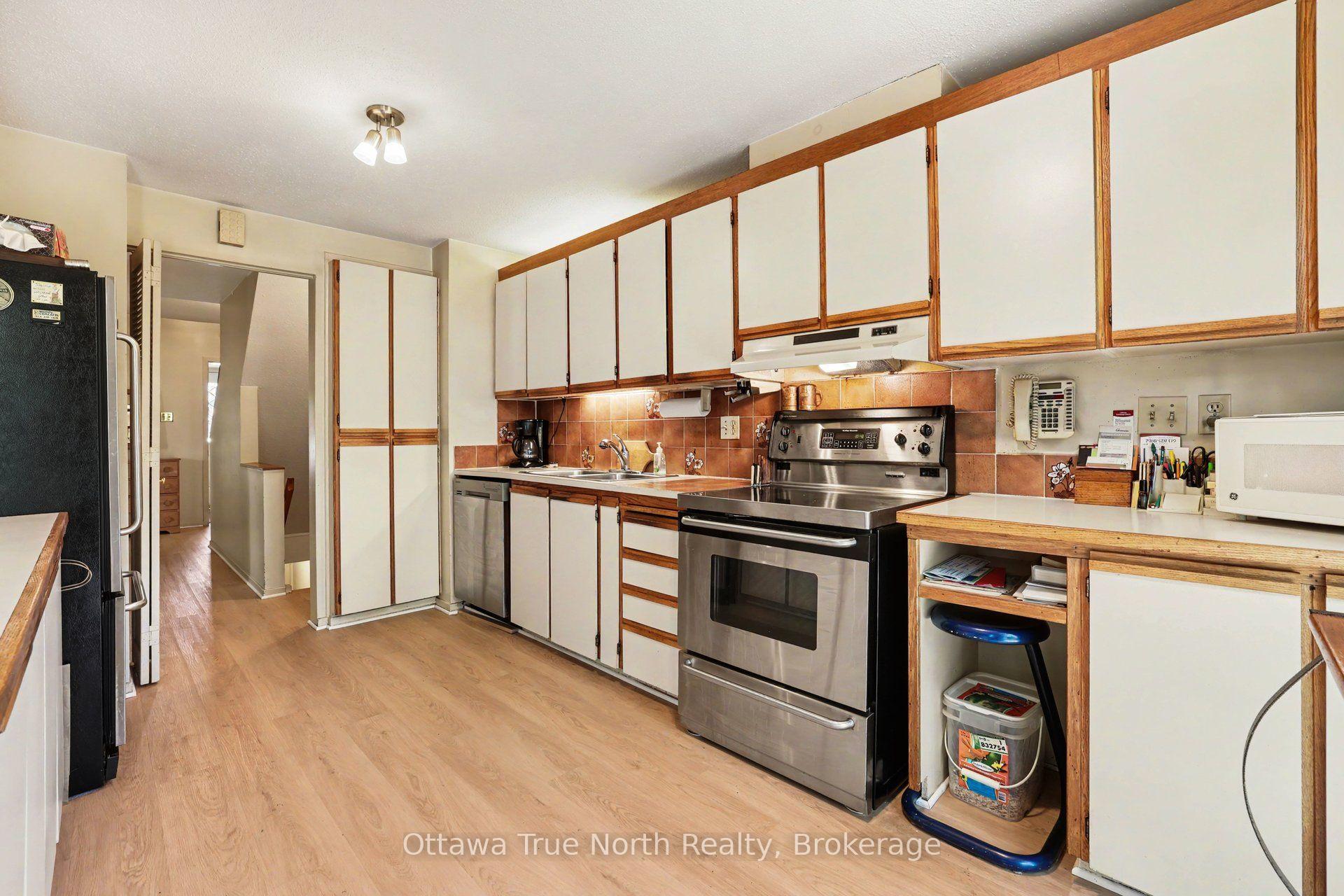 Photo 12 of 41 Aldgate Crescent, Ottawa, Barrhaven - Pheasant Run — HOMEH