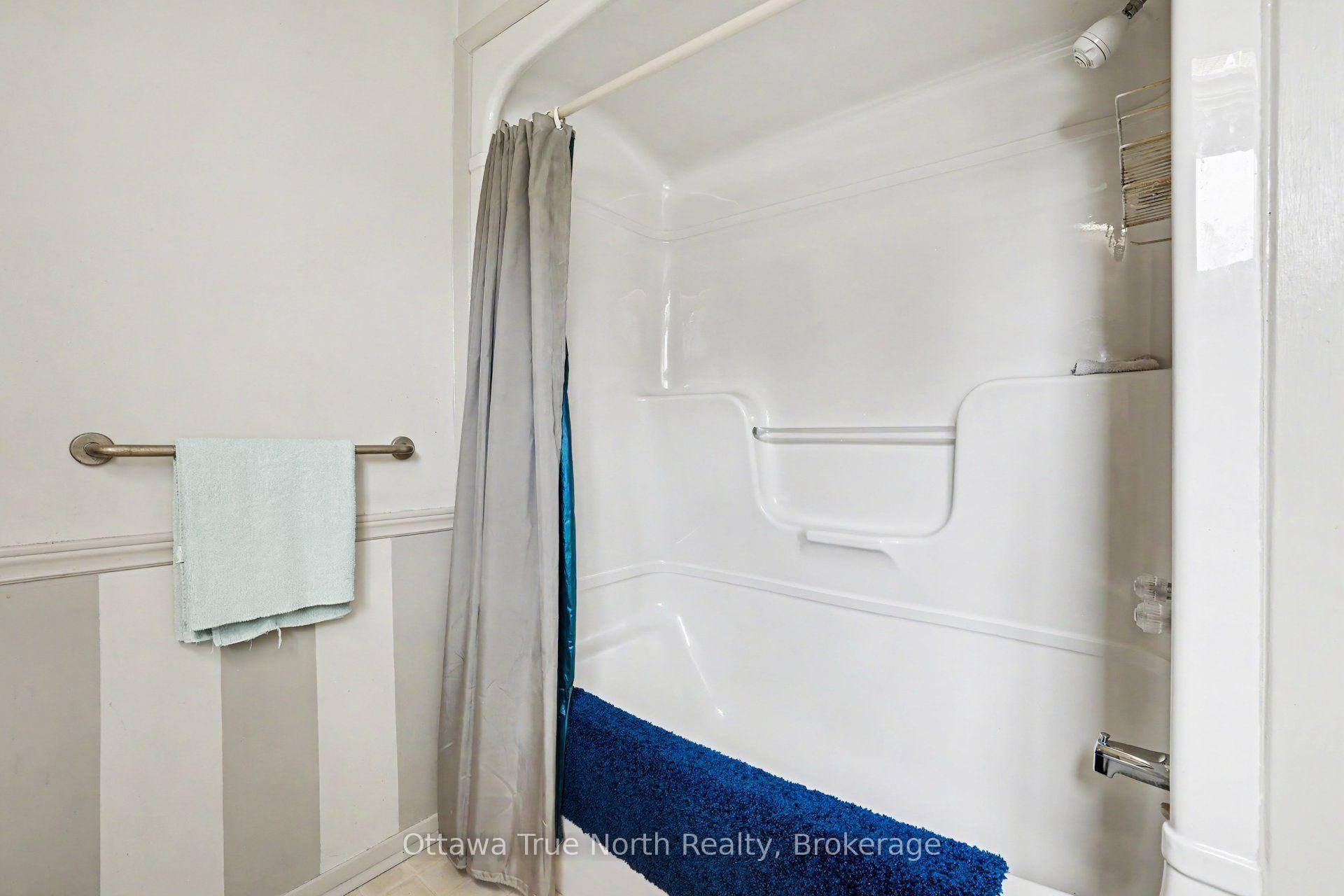 Photo 21 of 41 Aldgate Crescent, Ottawa, Barrhaven - Pheasant Run — HOMEH
