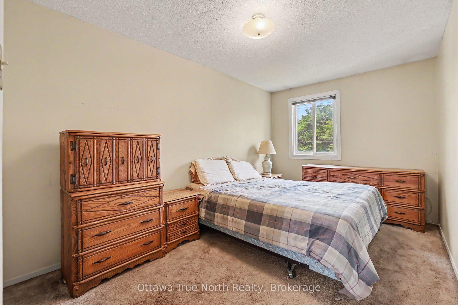 Photo 22 of 41 Aldgate Crescent, Ottawa, Barrhaven - Pheasant Run — HOMEH