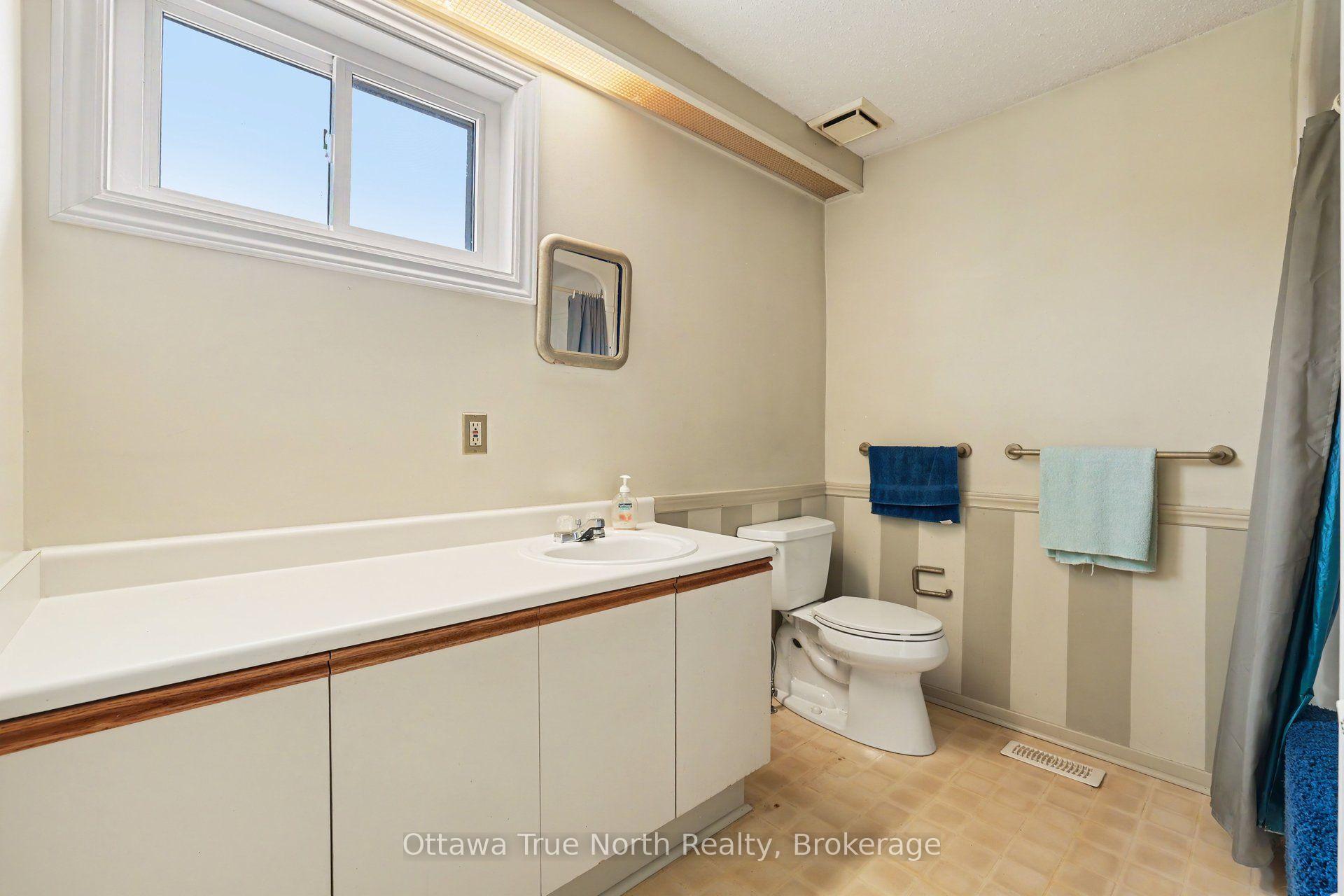 Photo 23 of 41 Aldgate Crescent, Ottawa, Barrhaven - Pheasant Run — HOMEH