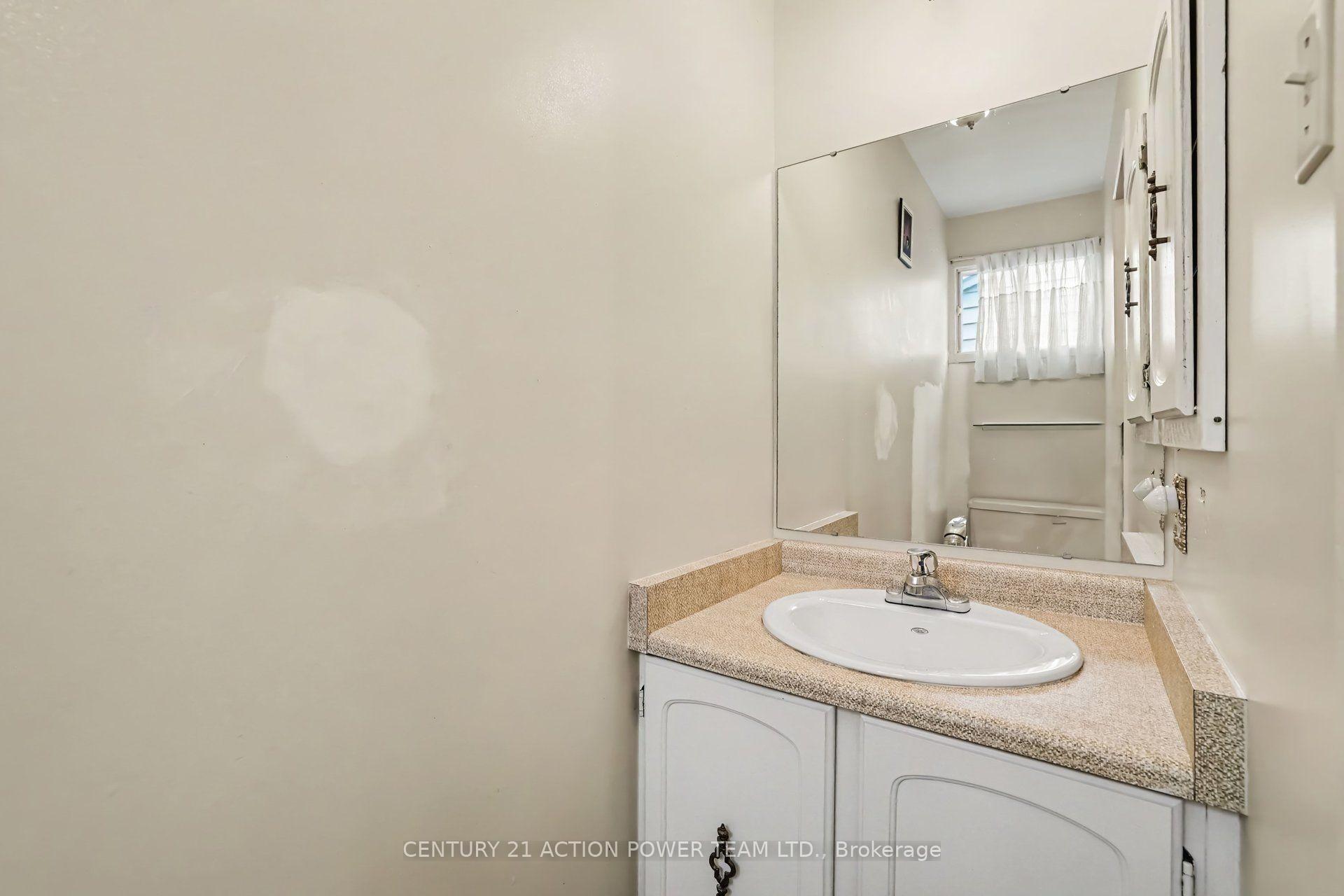 Photo 18 of 11 Riding Way, Ottawa, Kanata - Bridlewood — HOMEH