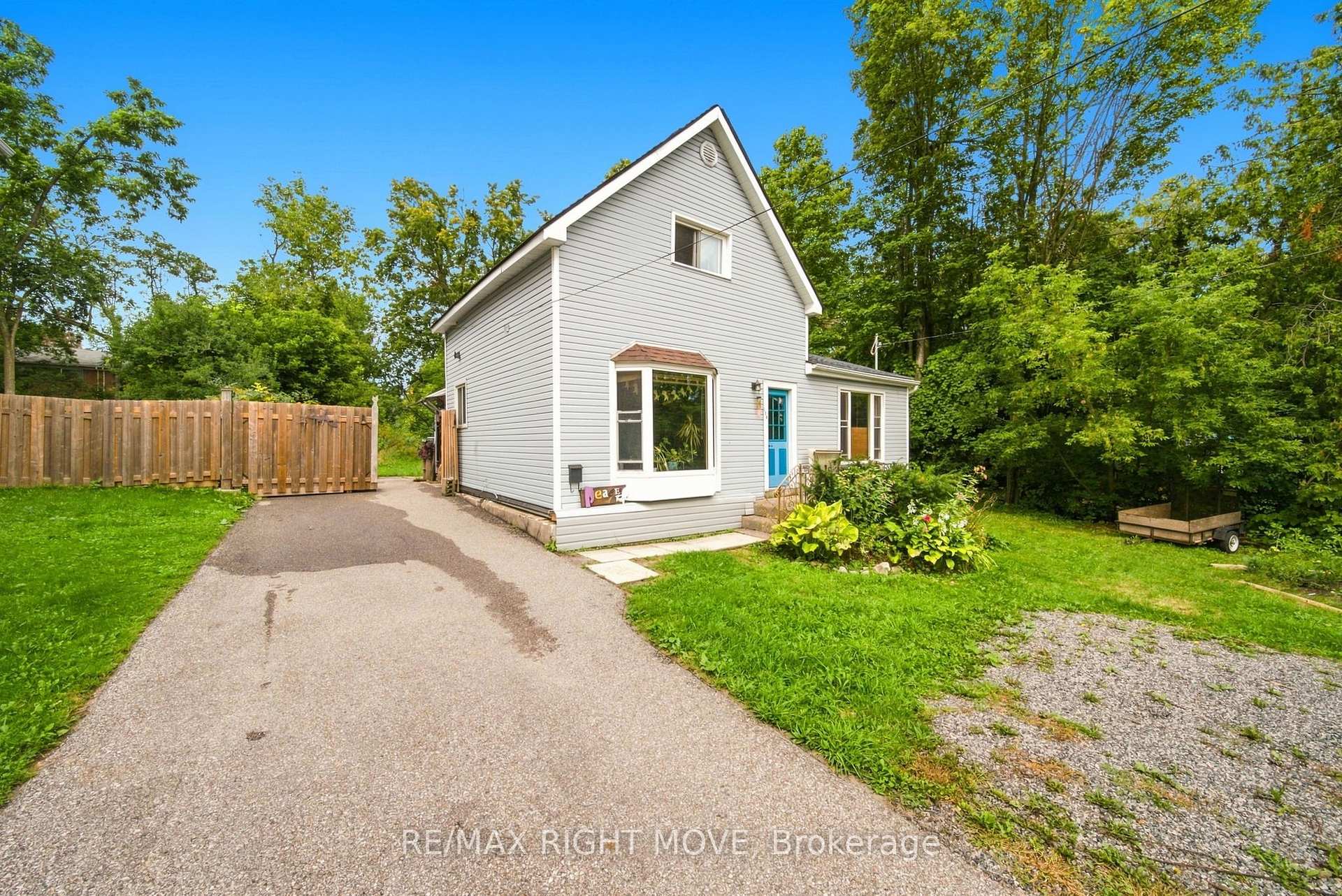 Photo 3 of 138 Borland Street E, Orillia — HOMEH