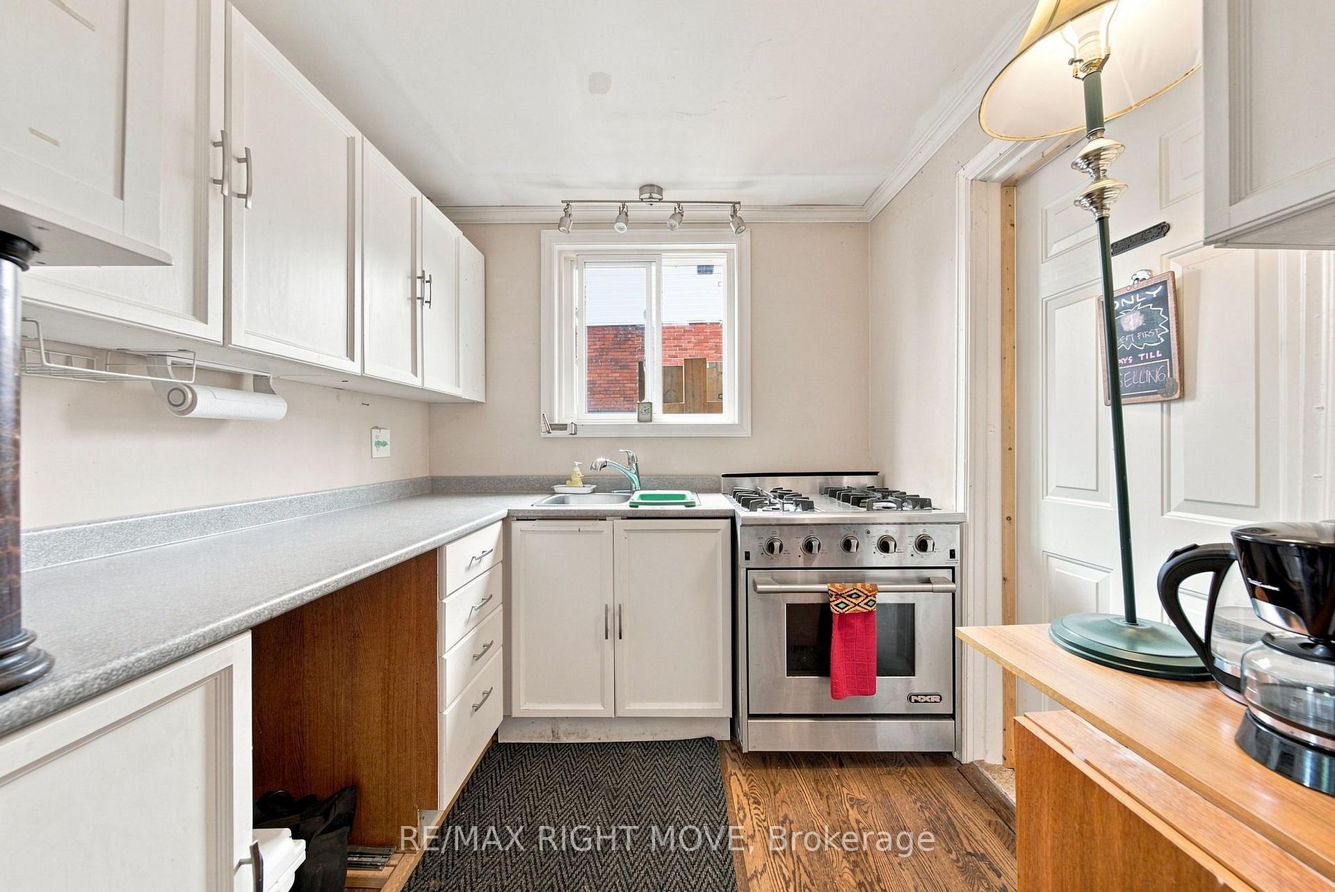 Photo 11 of 138 Borland Street E, Orillia — HOMEH
