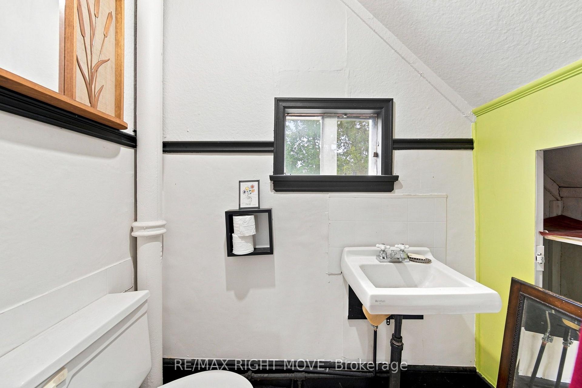 Photo 23 of 138 Borland Street E, Orillia — HOMEH
