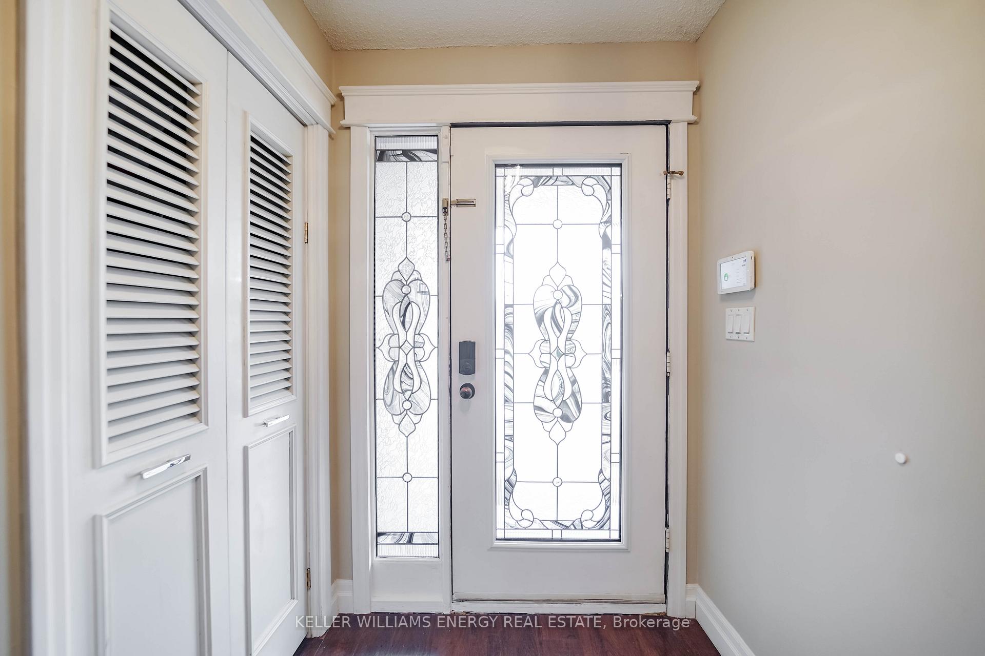 Photo 3 of 23 Downham Drive, Clarington, Bowmanville — HOMEH