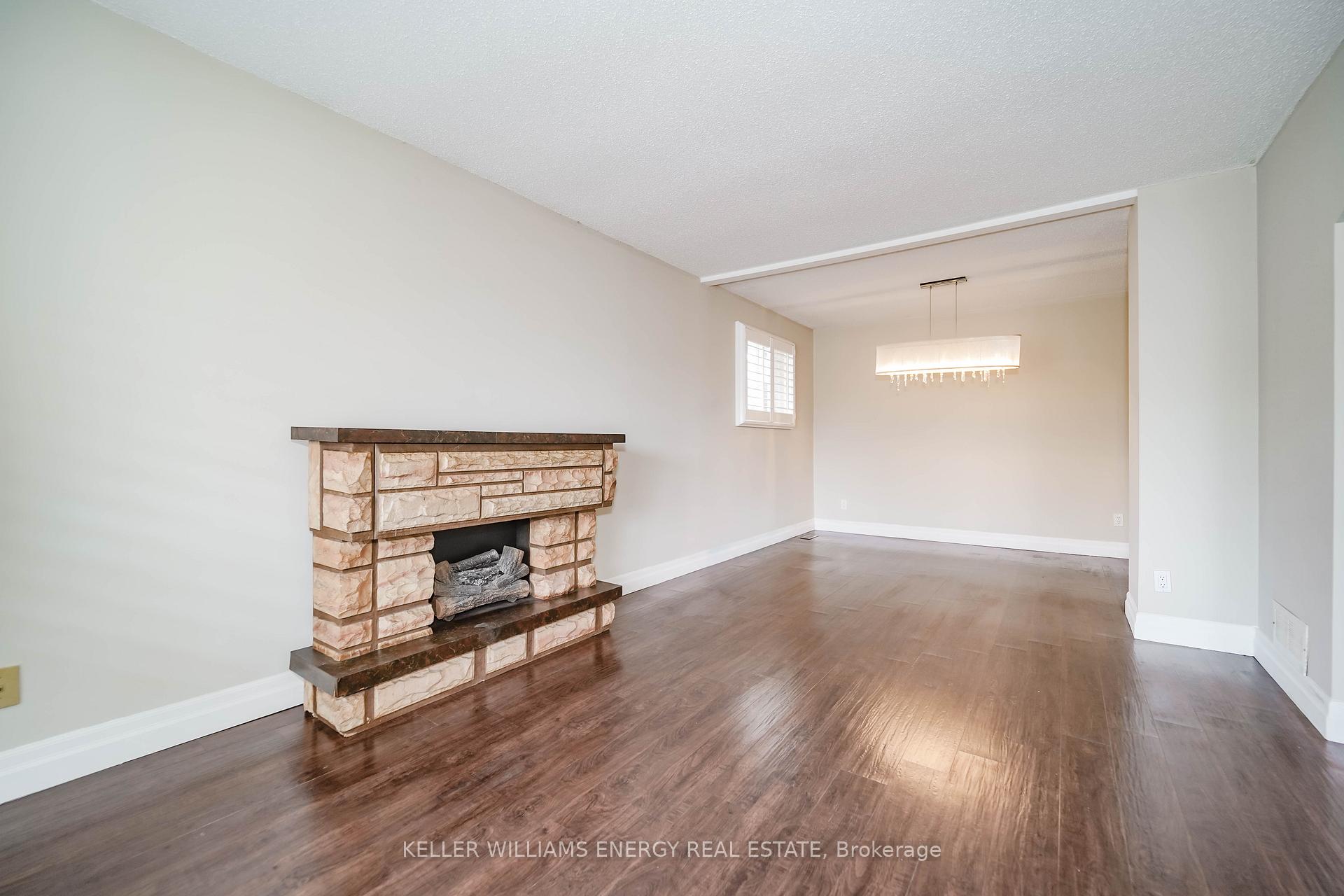 Photo 5 of 23 Downham Drive, Clarington, Bowmanville — HOMEH
