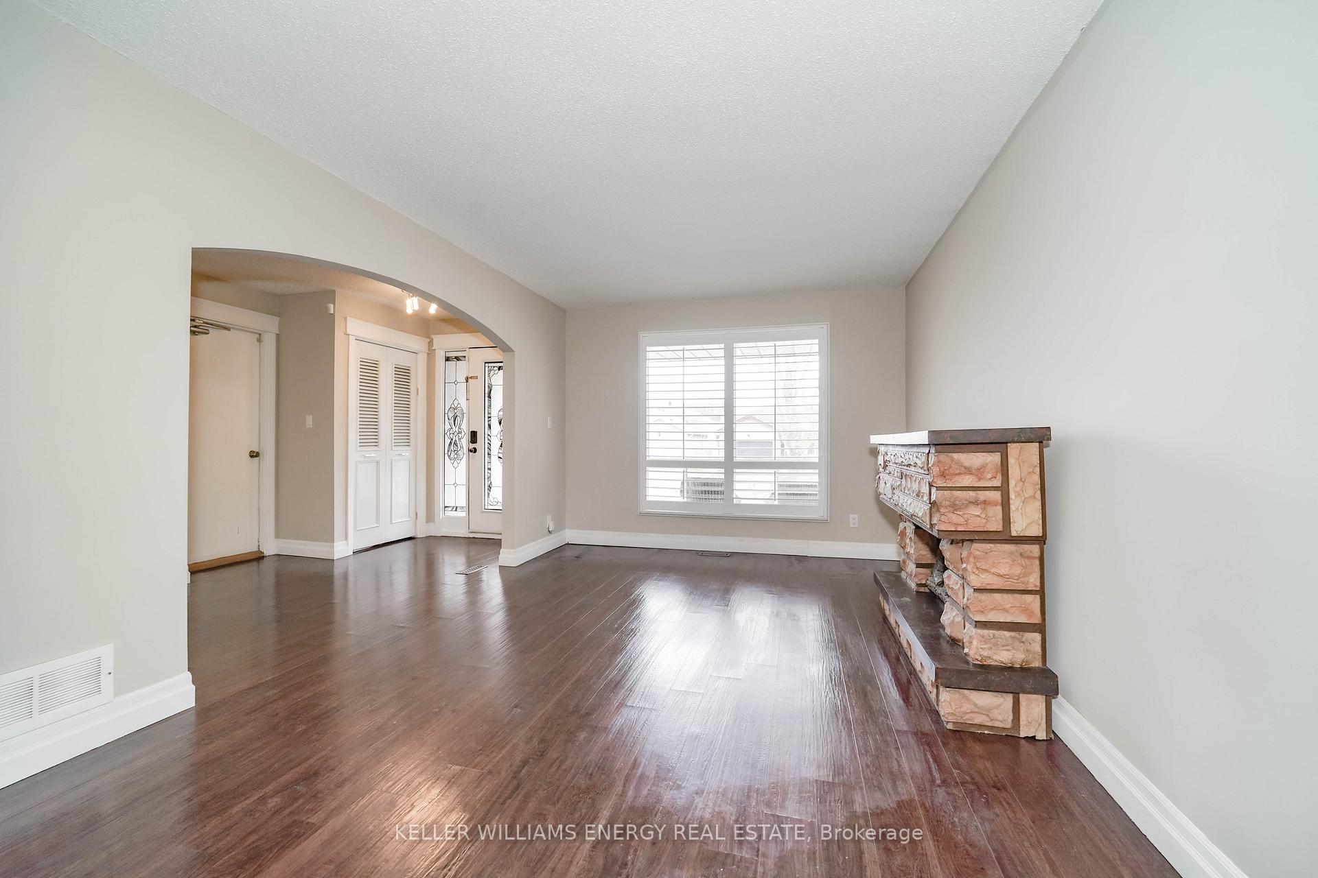 Photo 7 of 23 Downham Drive, Clarington, Bowmanville — HOMEH