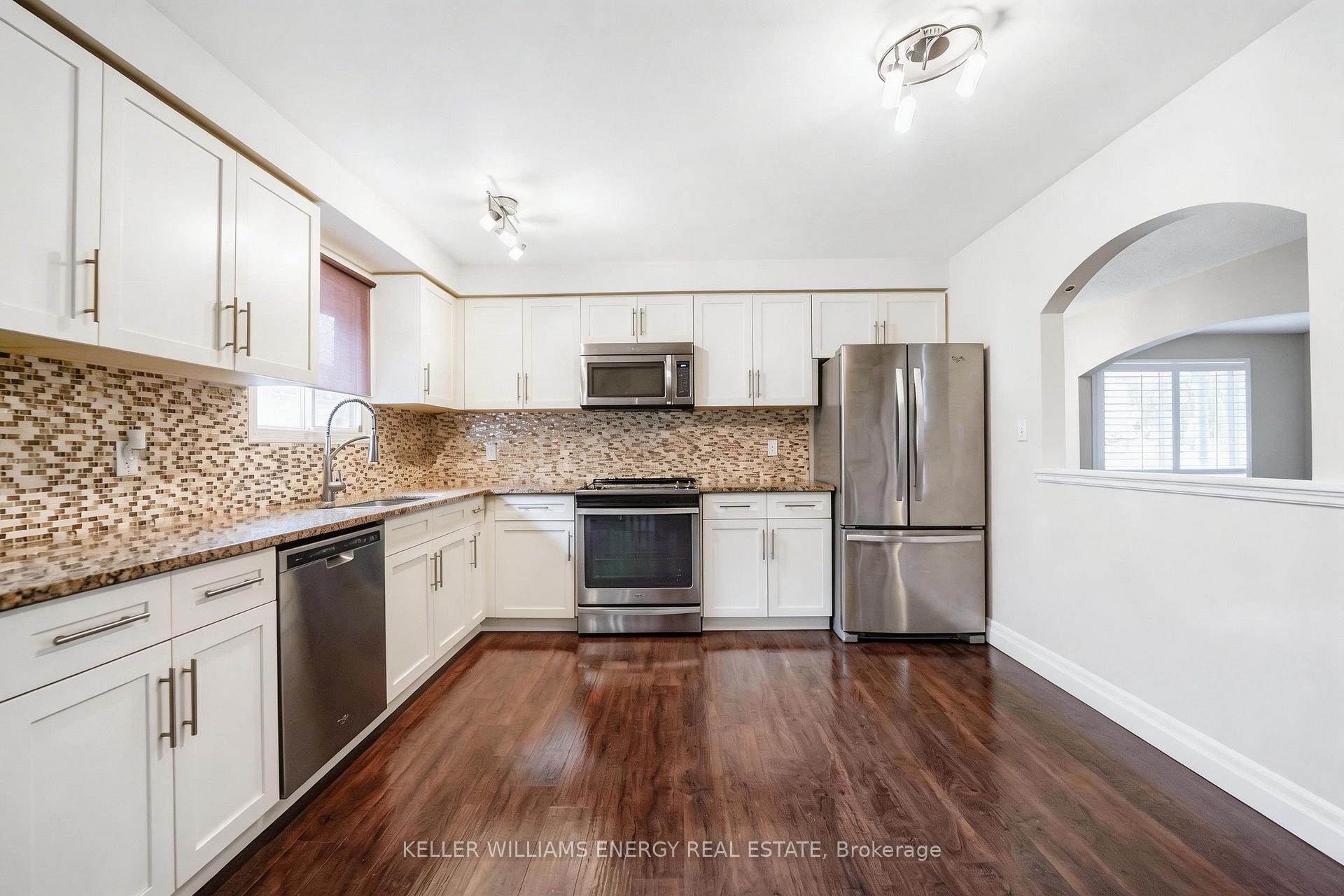 Photo 10 of 23 Downham Drive, Clarington, Bowmanville — HOMEH