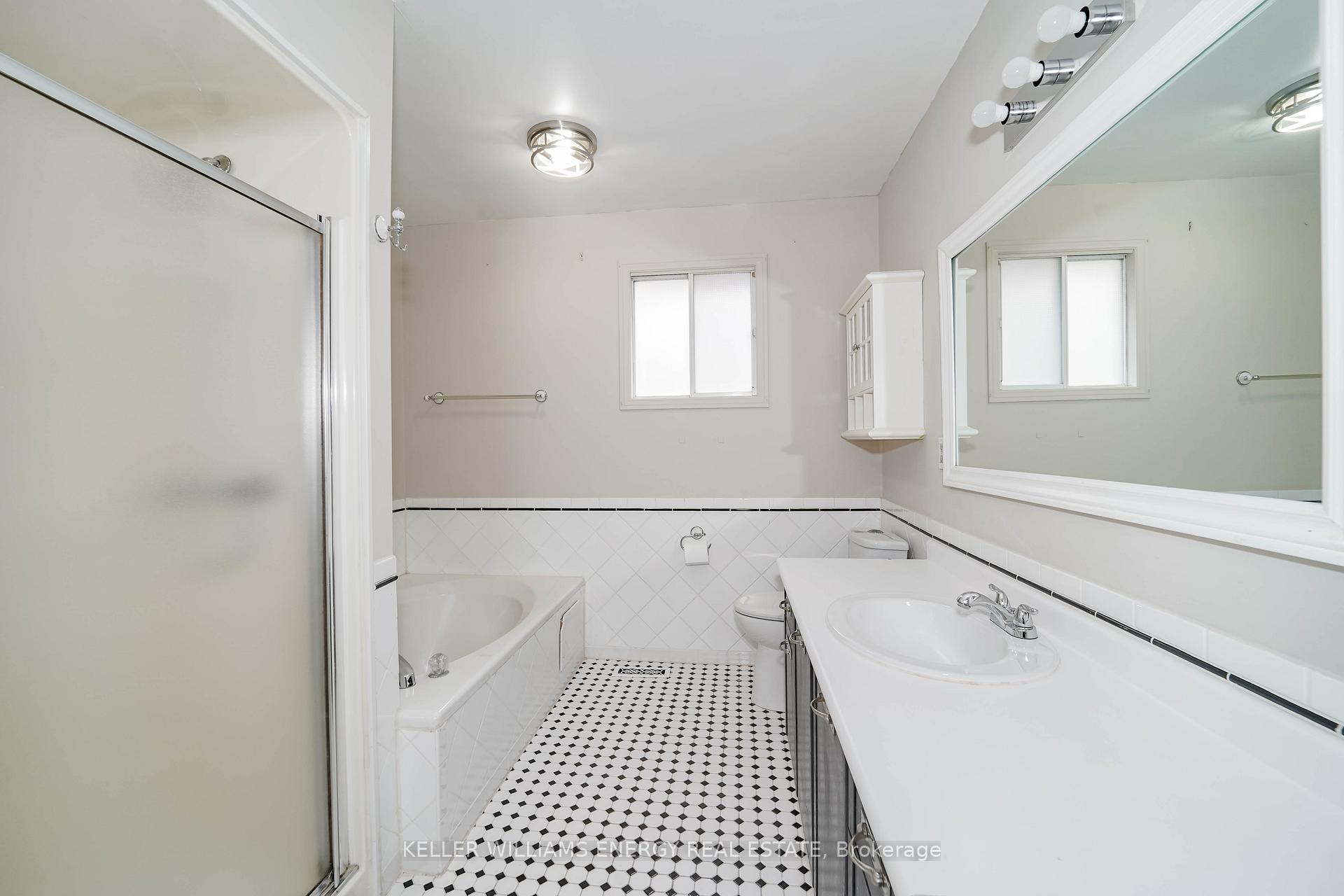 Photo 13 of 23 Downham Drive, Clarington, Bowmanville — HOMEH