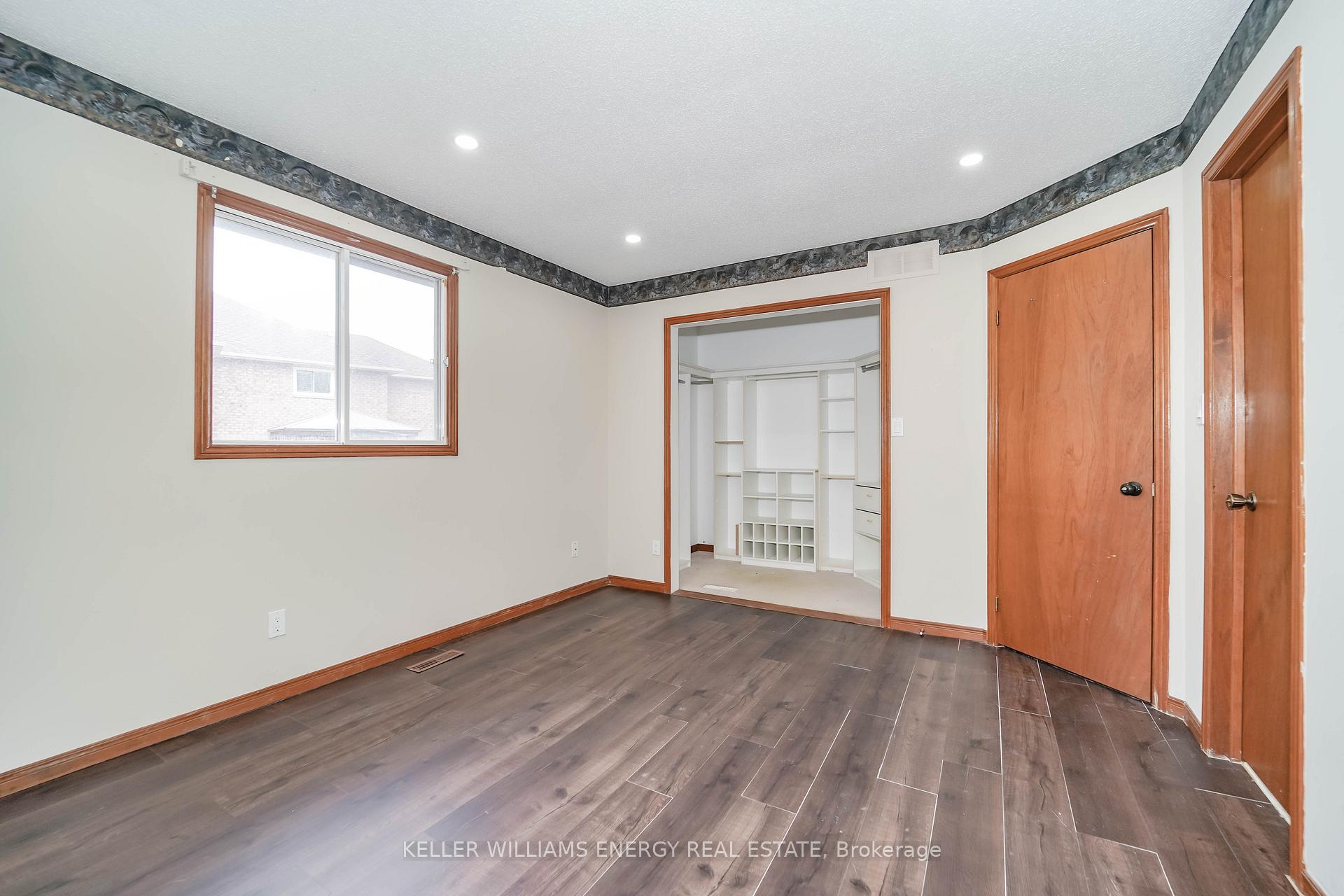 Photo 16 of 23 Downham Drive, Clarington, Bowmanville — HOMEH