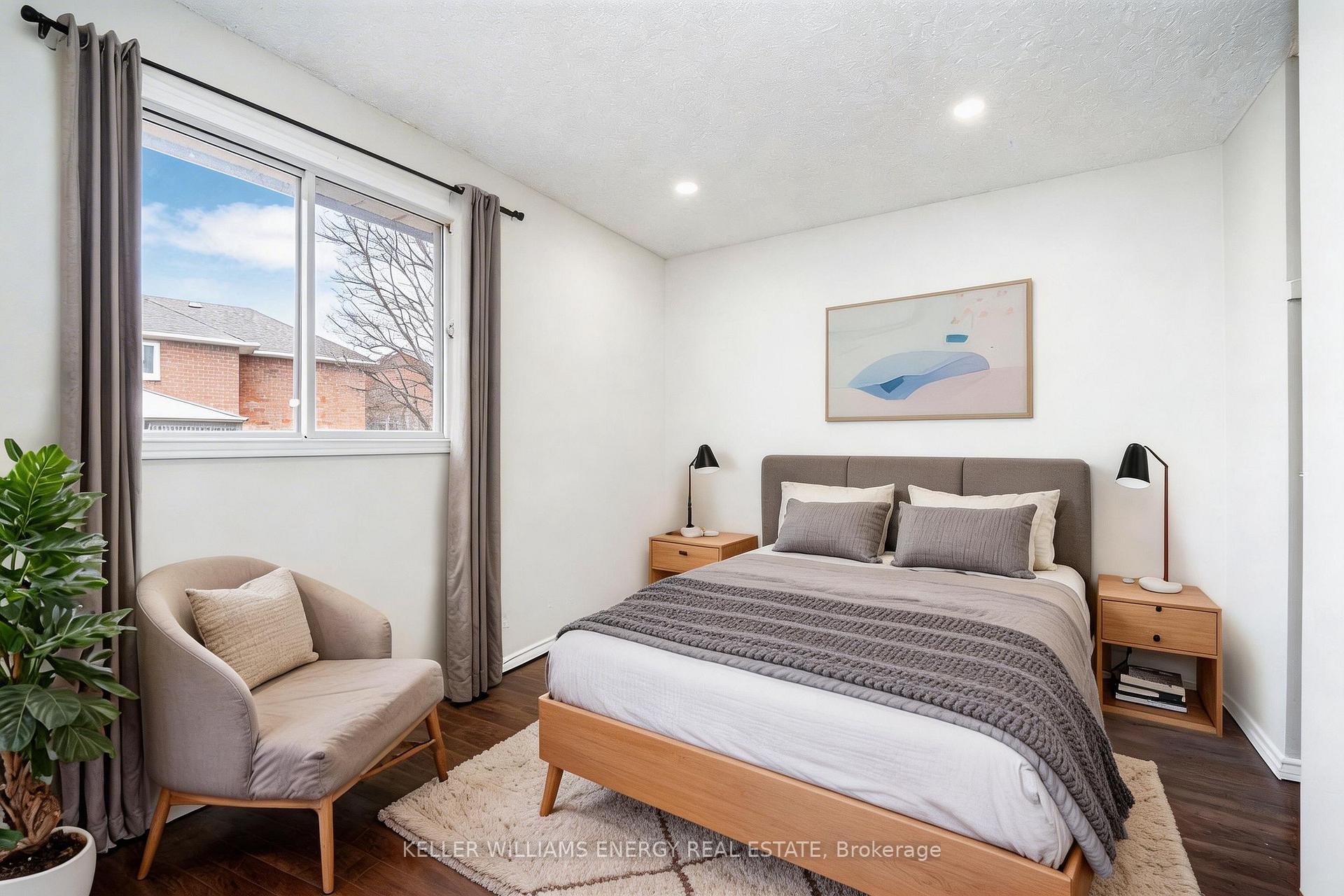 Photo 17 of 23 Downham Drive, Clarington, Bowmanville — HOMEH