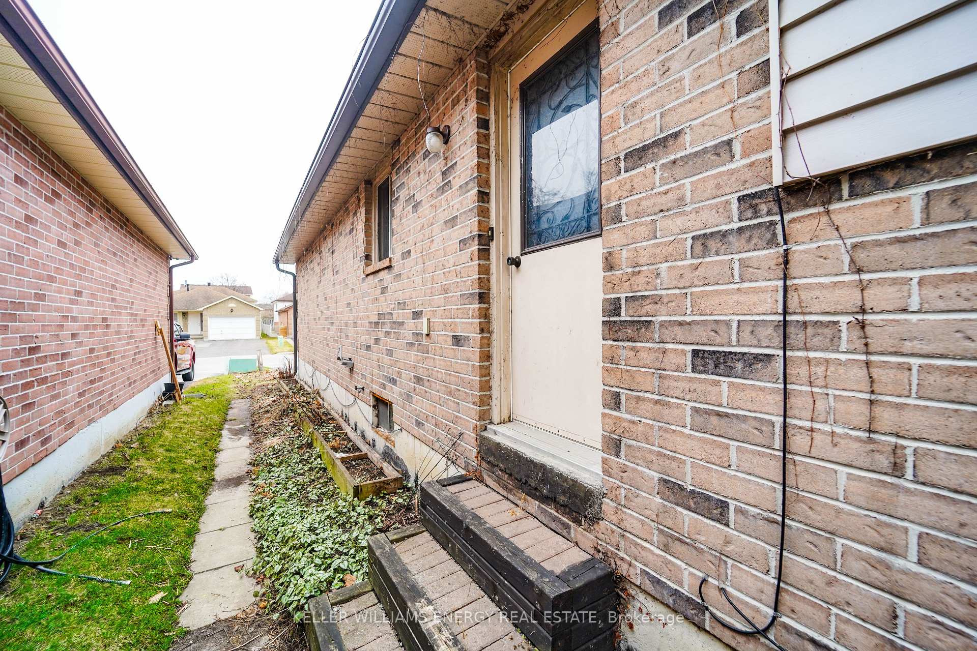 Photo 28 of 23 Downham Drive, Clarington, Bowmanville — HOMEH