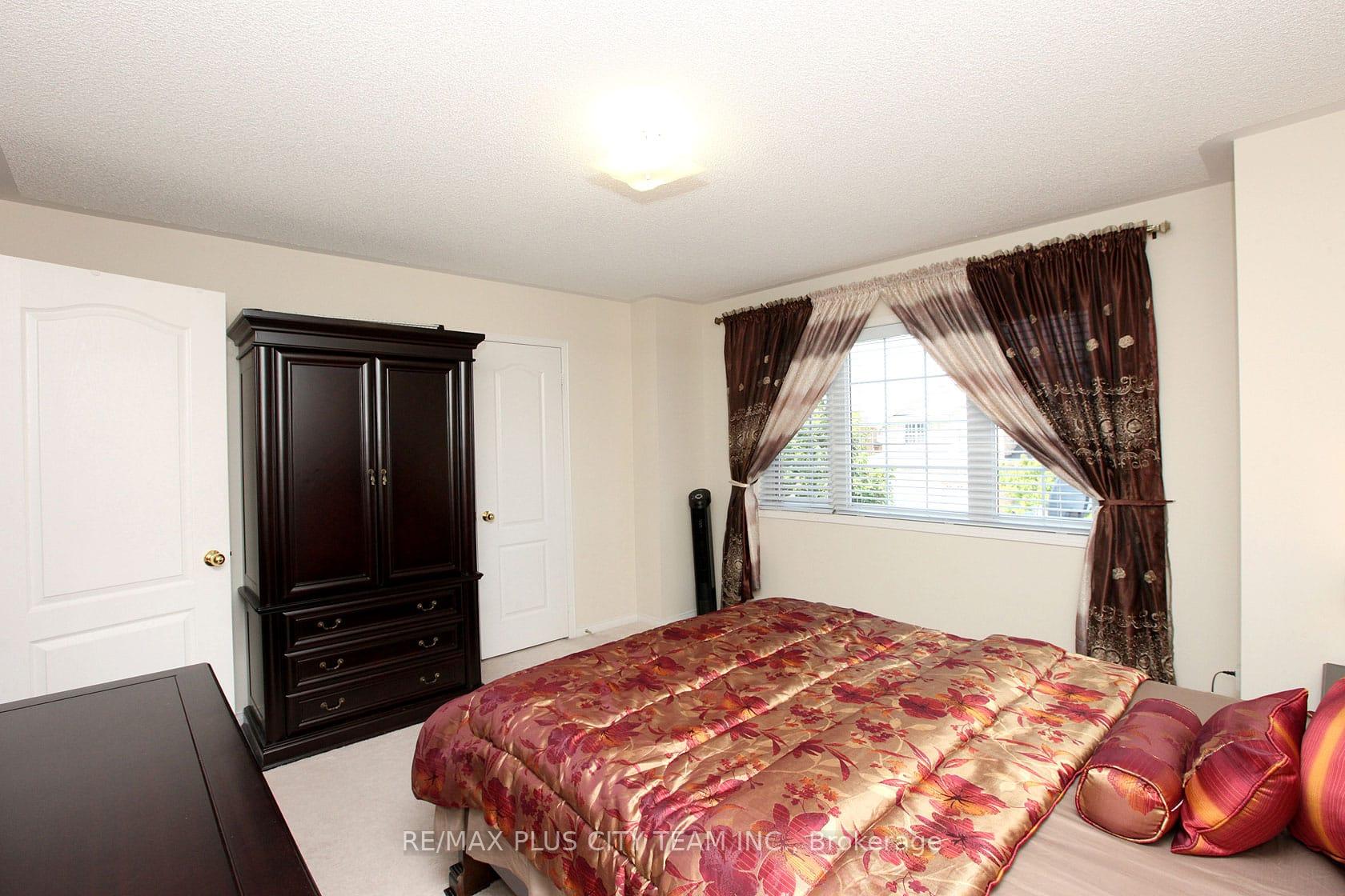 Photo 4 of 37 Ancestor Drive, Brampton, Fletcher's Meadow — HOMEH