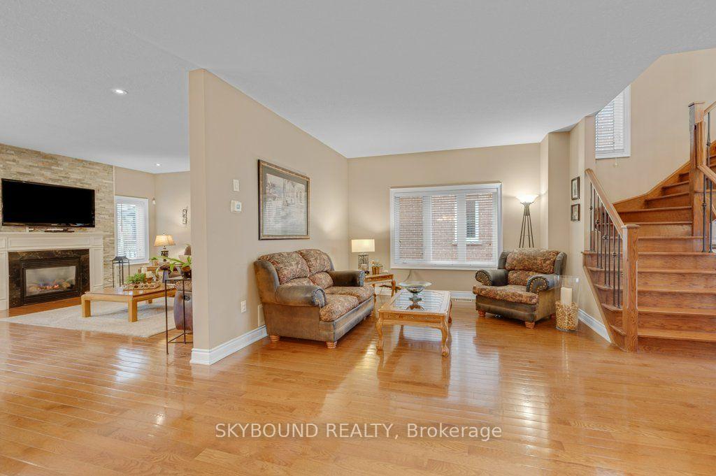 Photo 7 of 365 Valridge Drive, Hamilton, Ancaster — HOMEH