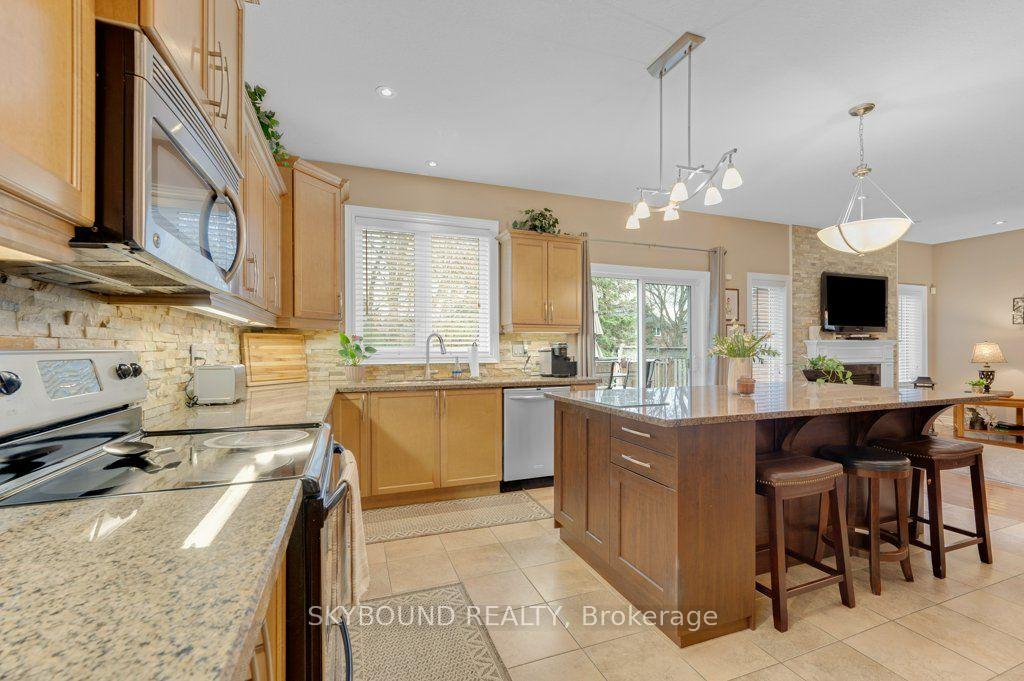 Photo 13 of 365 Valridge Drive, Hamilton, Ancaster — HOMEH